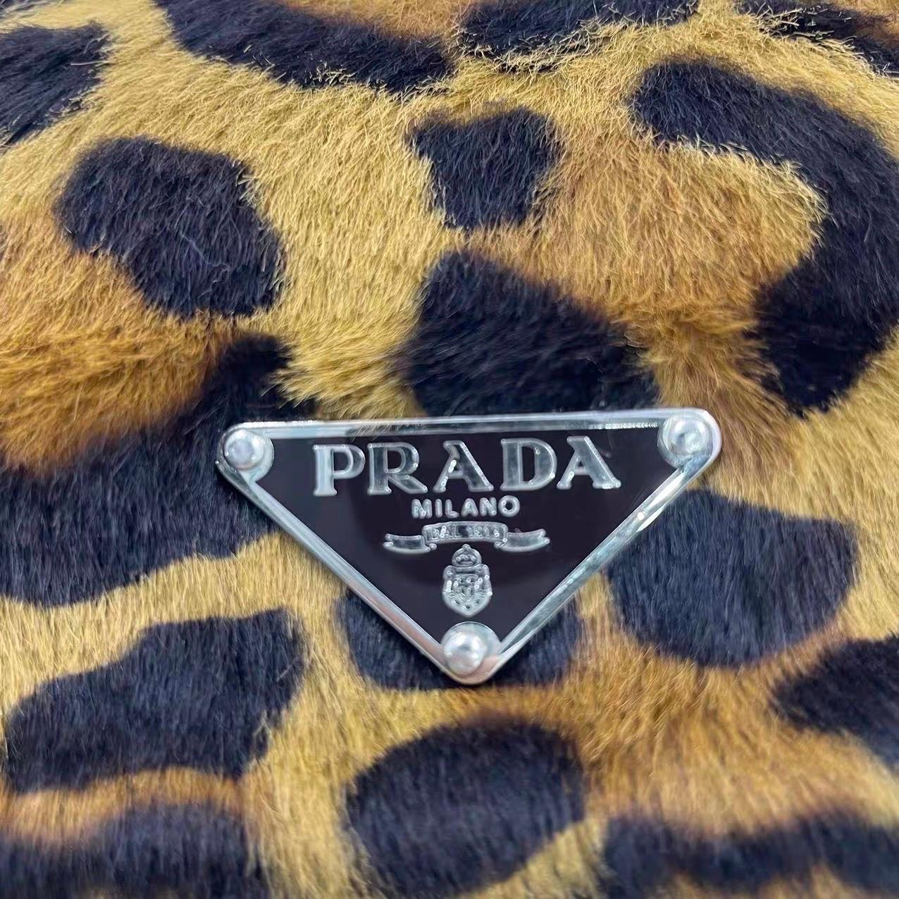 Prada Leopard Print Pony-style Calfskin Mini Clutch in vendita 15