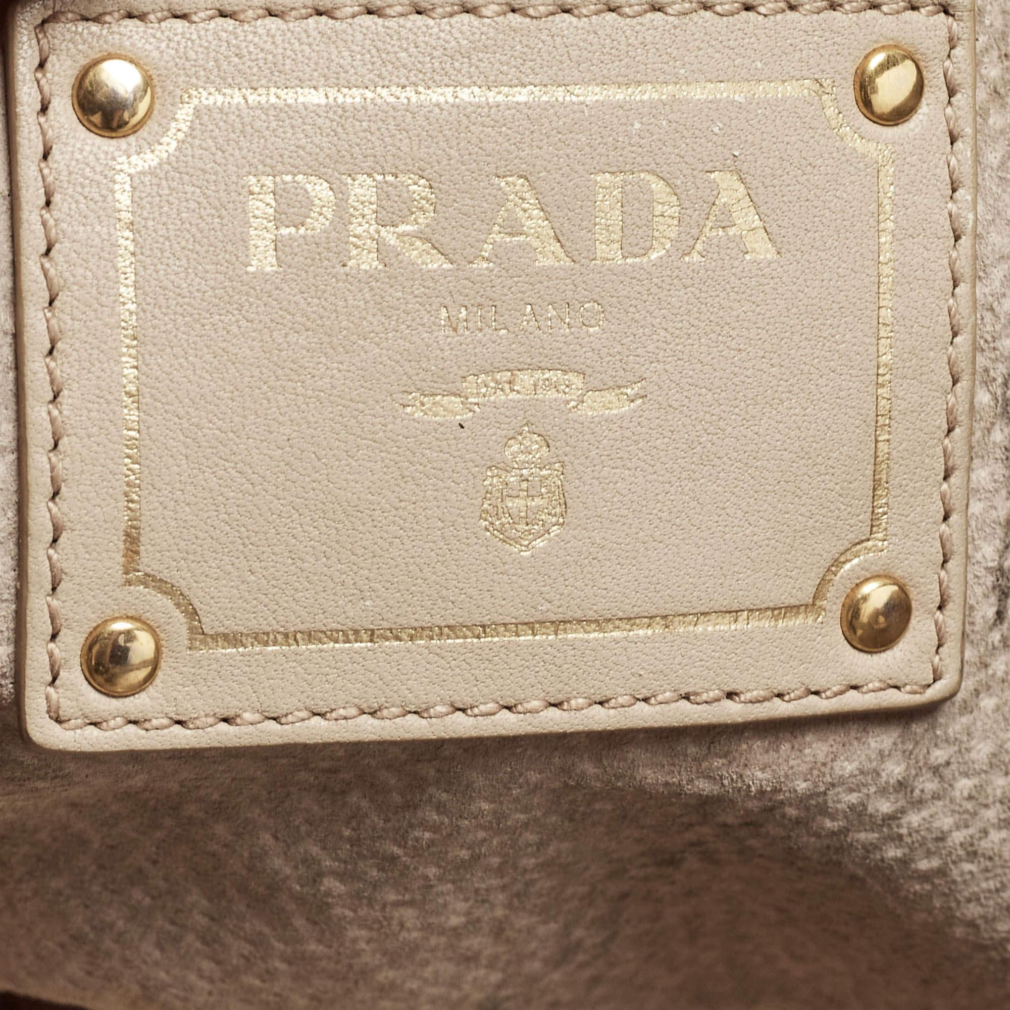 Prada Light Beige Leder Tote im Angebot 11