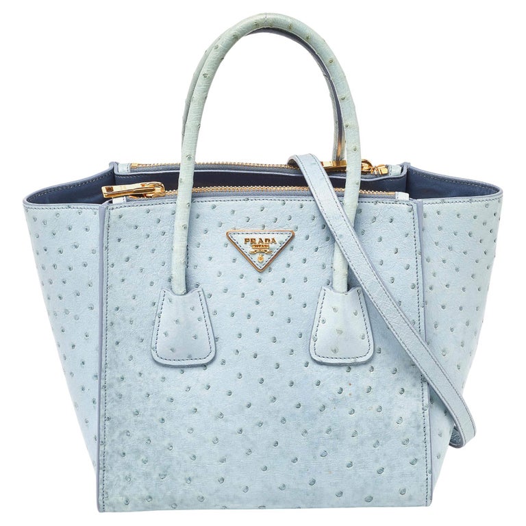 Prada Hellblaue Tragetasche aus Straußenleder Struzzo mit zwei