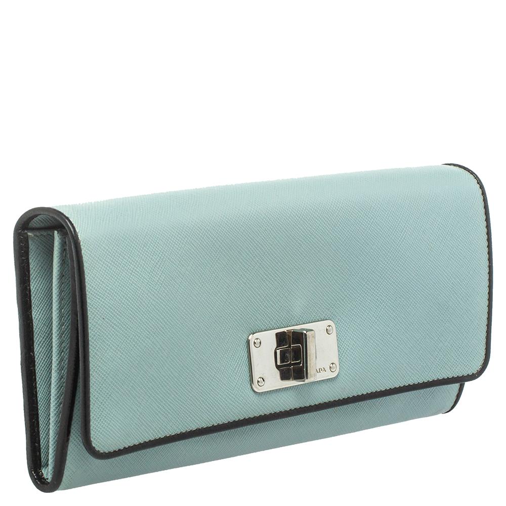 Prada Hellblau Saffiano Leder Drehschloss Continental Geldbörse (Blau)