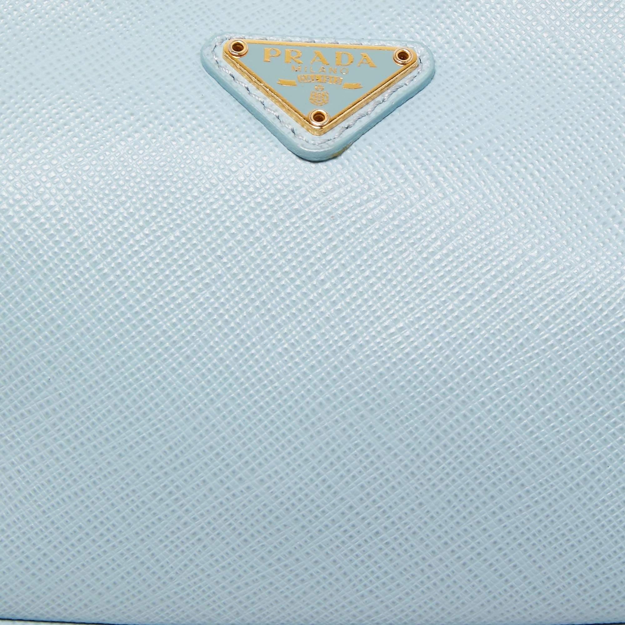Mini sac pochette Prada Saffiano Lux en cuir bleu clair réédition en vente 6