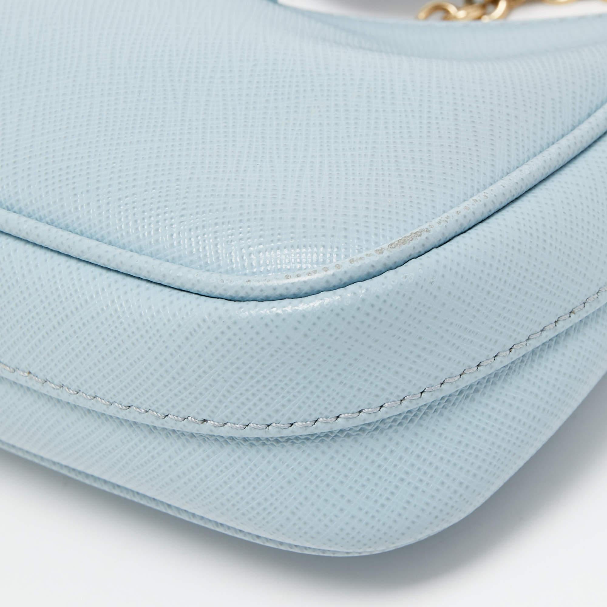 Mini sac pochette Prada Saffiano Lux en cuir bleu clair réédition en vente 4