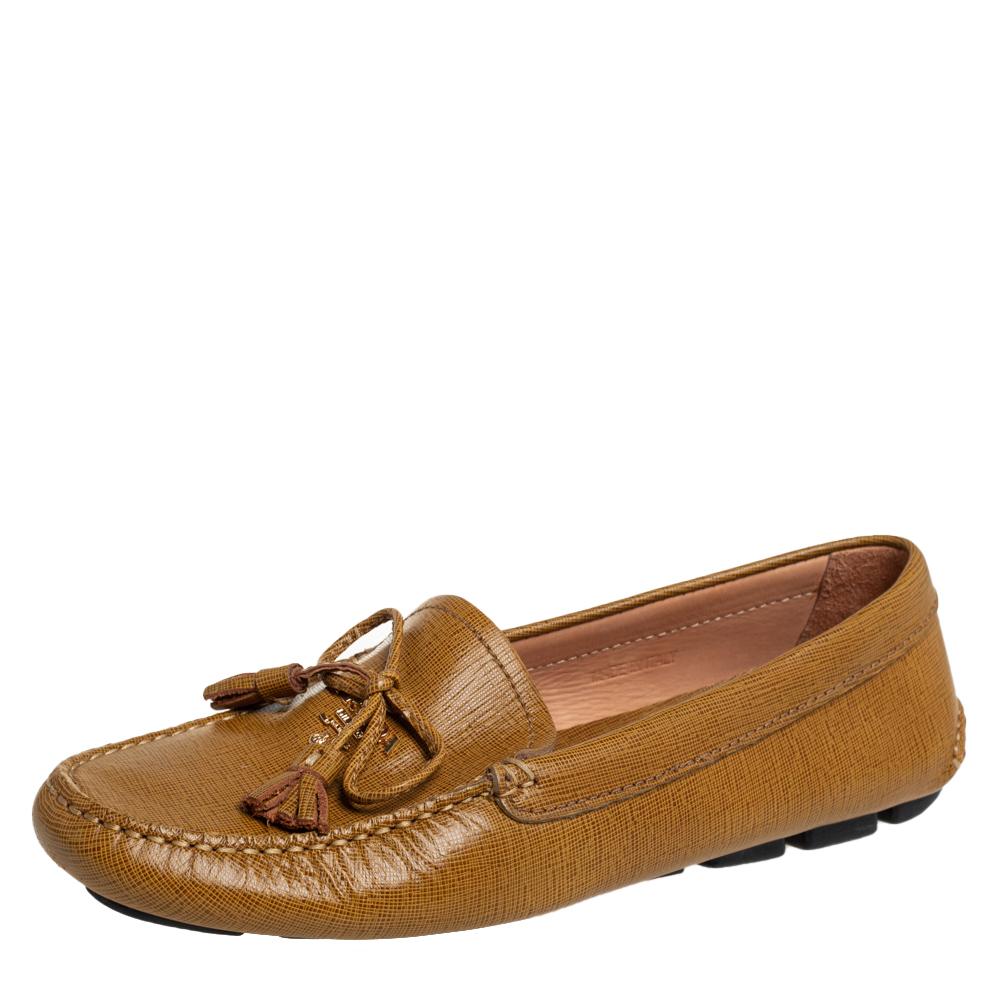 Prada Light Brown Leather Slip On Loafers Size 40 In Good Condition In Dubai, Al Qouz 2