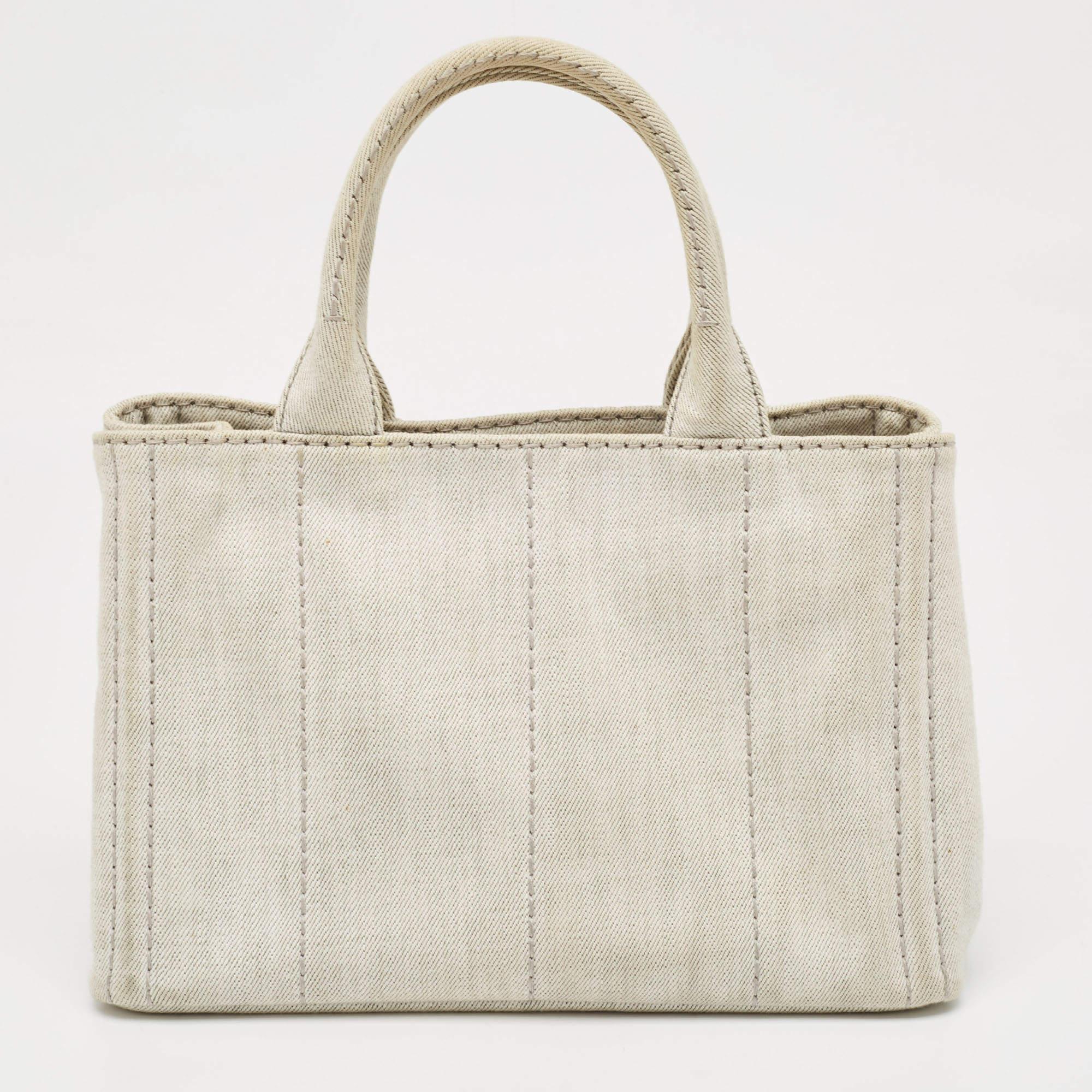 Created from high-quality materials, this tote is enriched with functional and classic elements. It can be carried around conveniently, and its interior is perfectly sized to keep your belongings with ease.

Includes: Original Dustbag, Authenticity