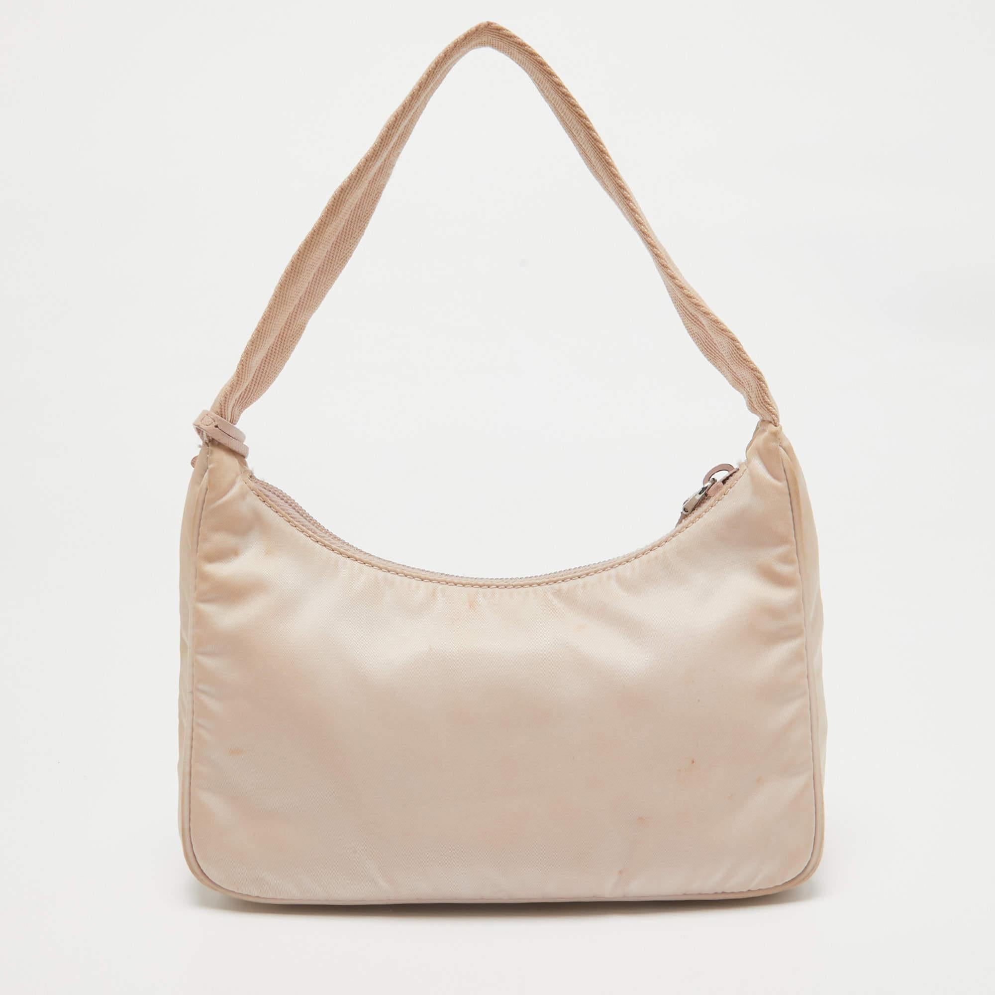 Prada Light Pink Nylon Re-Edition 2000 Bag In Fair Condition In Dubai, Al Qouz 2