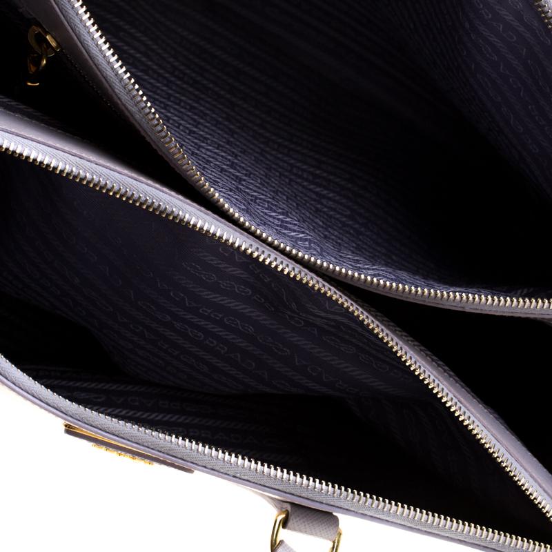 Prada Lilac Saffiano Lux Leather Large Double Zip Tote In Fair Condition In Dubai, Al Qouz 2