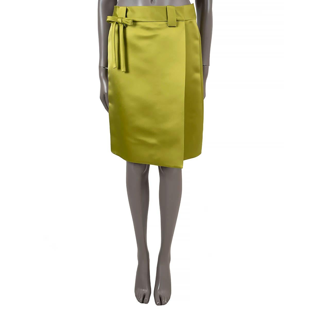 100% authentic Prada wrap skirt in lime silk (100%). Features a embellished bow, belt loops and one slit-pockets in the back with triangle logo. Closes on the front with a concealed button and hooks. Unlined. Has been worn and is in excellent