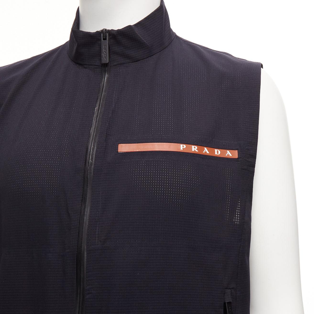 PRADA Linea Rossa 2019 red sports logo navy waffle technical zip up vest M
Reference: JSLE/A00131
Brand: Prada
Designer: Miuccia Prada
Collection: Linea Rossa 2019
Material: Polyester
Color: Navy, Red
Pattern: Solid
Closure: Zip
Lining: Navy