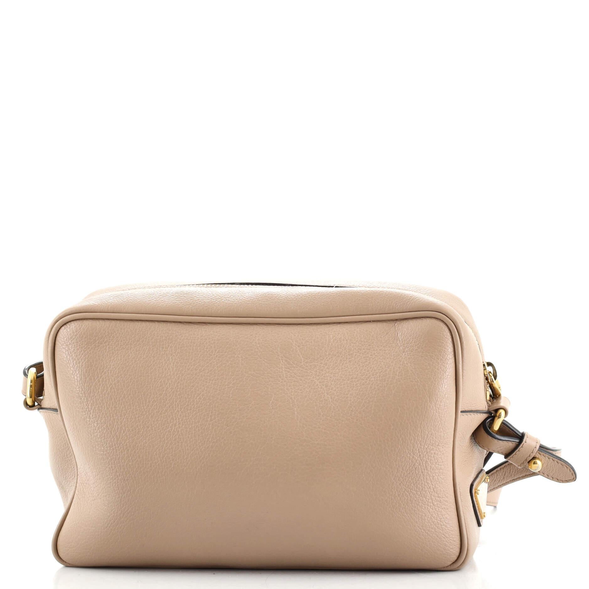 Prada Logo Kameratasche Geprägtes Leder Klein (Beige)