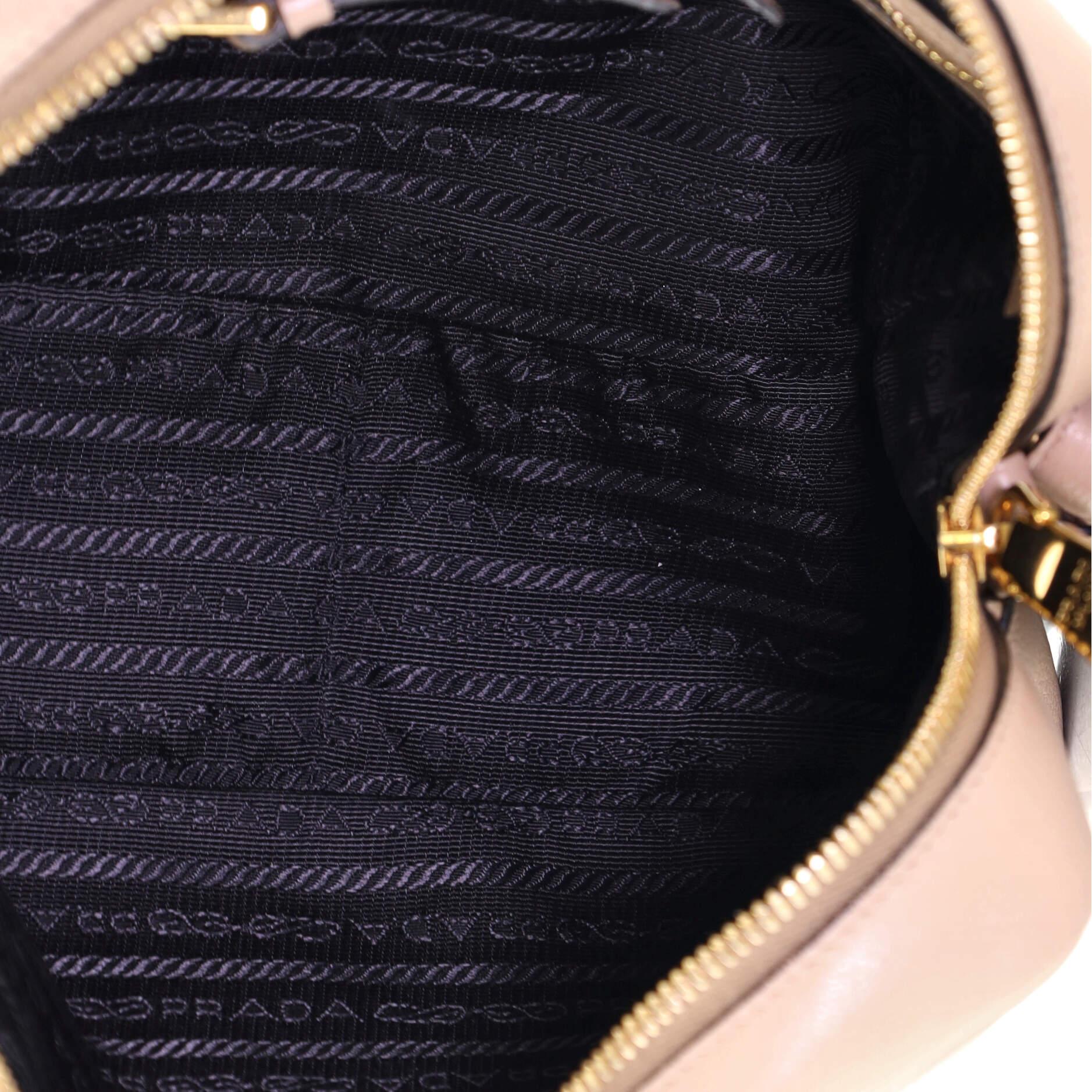 Prada Logo Kameratasche Geprägtes Leder Klein für Damen oder Herren