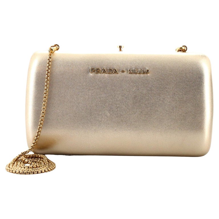 Prada Logo Convertible Kette Box Clutch aus Leder im Angebot bei 1stDibs