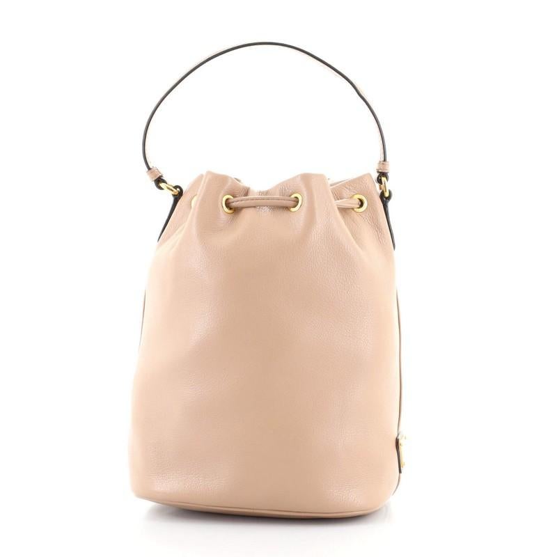 Prada Logo Drawstring Bucket Bag Glace Kalb klein (Beige)