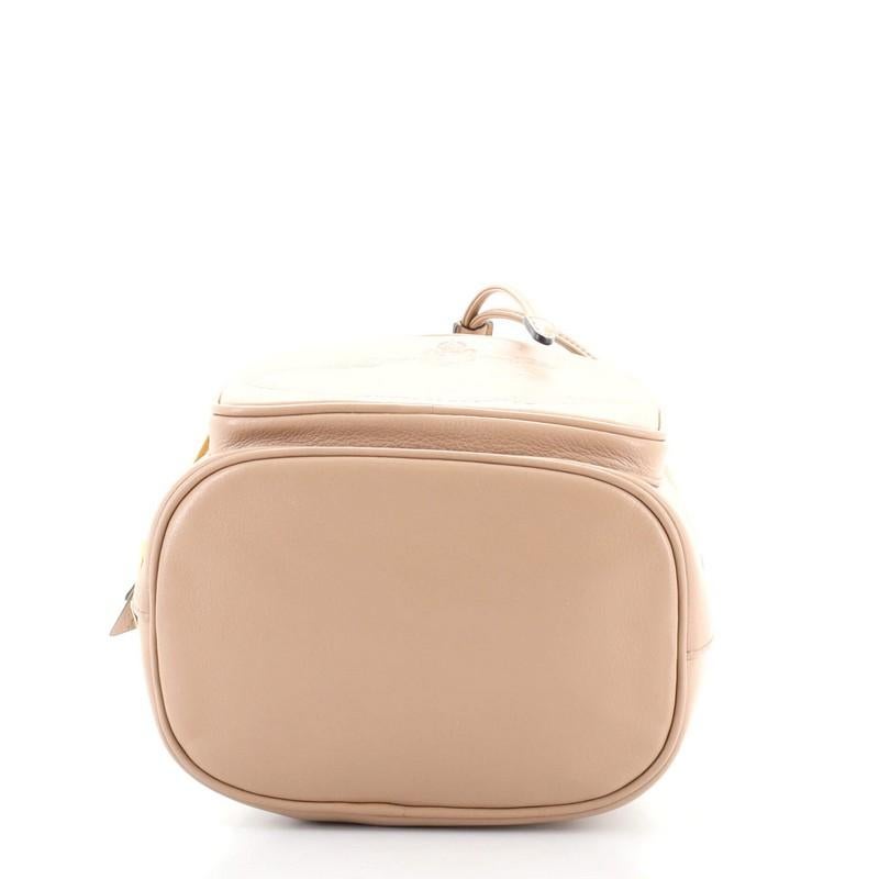 Prada Logo Drawstring Bucket Bag Glace Kalb klein im Zustand „Gut“ in NY, NY