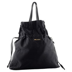 Prada Logo Tragetasche Tessuto Medium mit Kordelzug