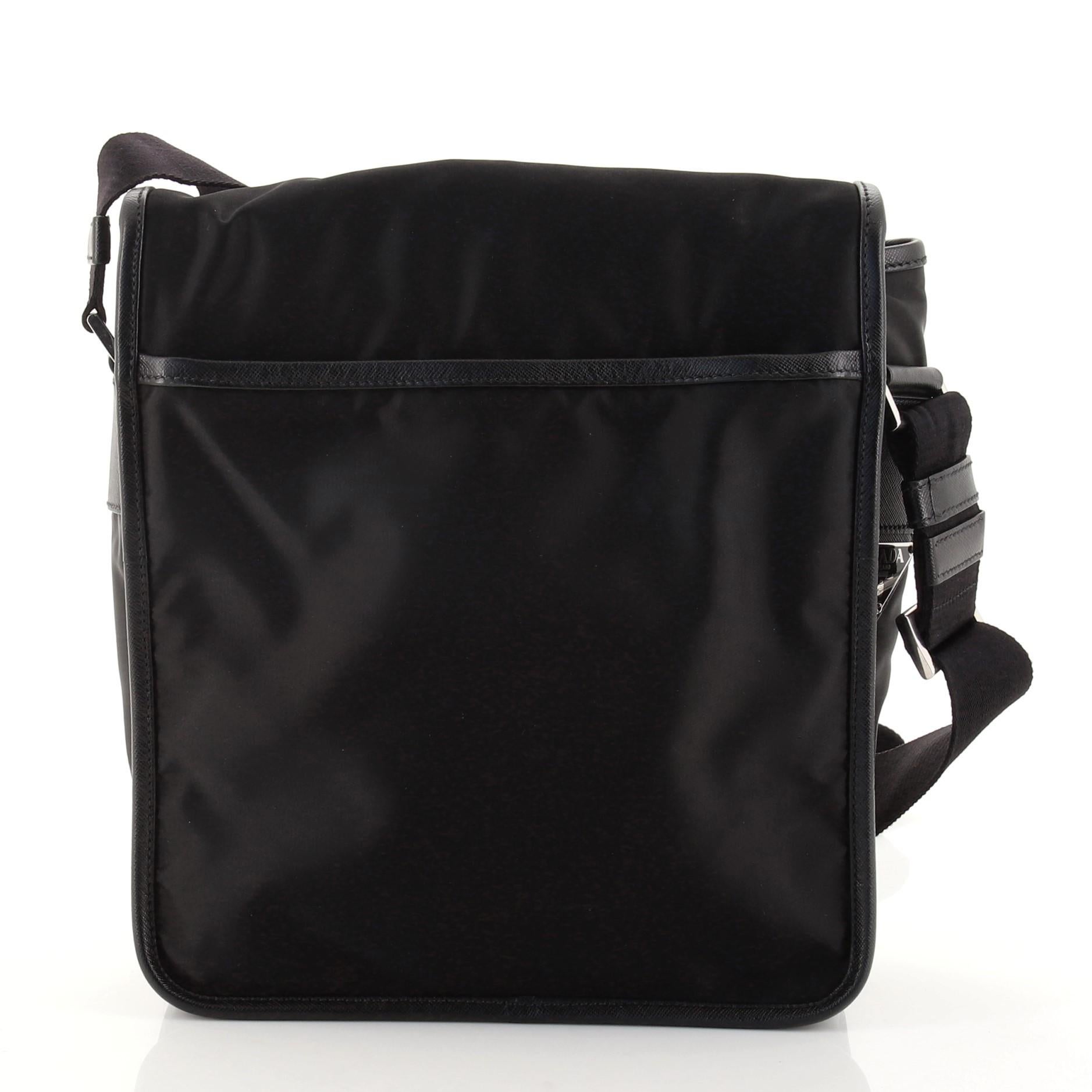 Prada Logo Flap Messenger Bag Tessuto Klein (Schwarz)