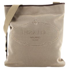 Prada Logo Messenger Bag aus Segeltuch Groß