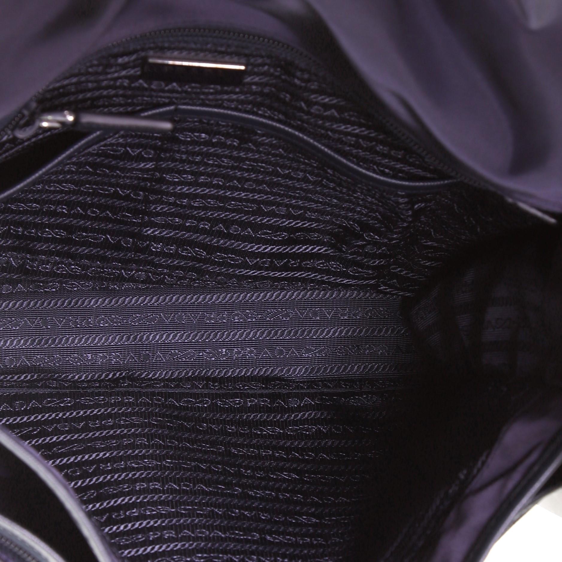 Prada Logo Messenger Bag Tessuto Medium für Damen oder Herren