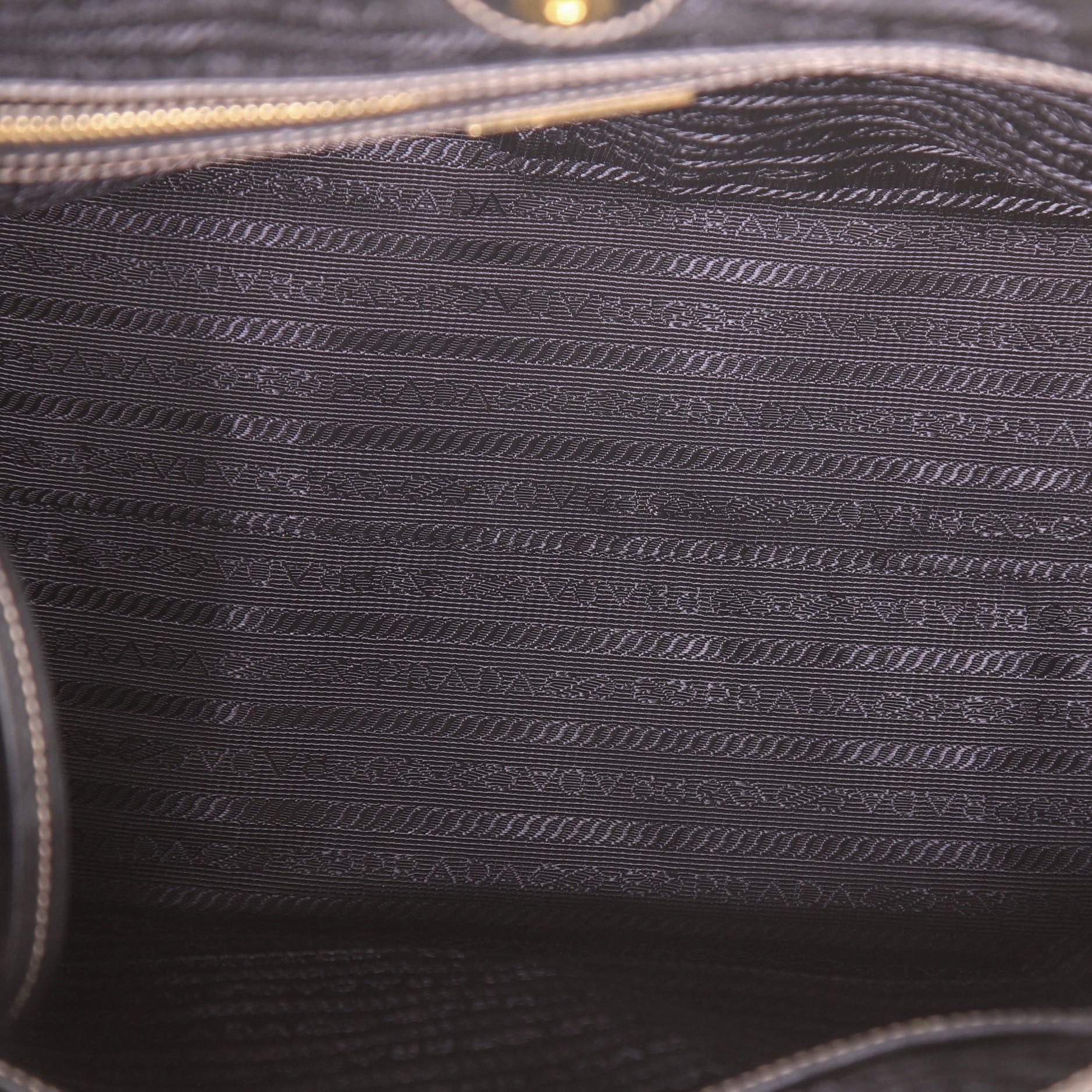 Prada Logo Offene Tragetasche aus Segeltuch Medium für Damen oder Herren