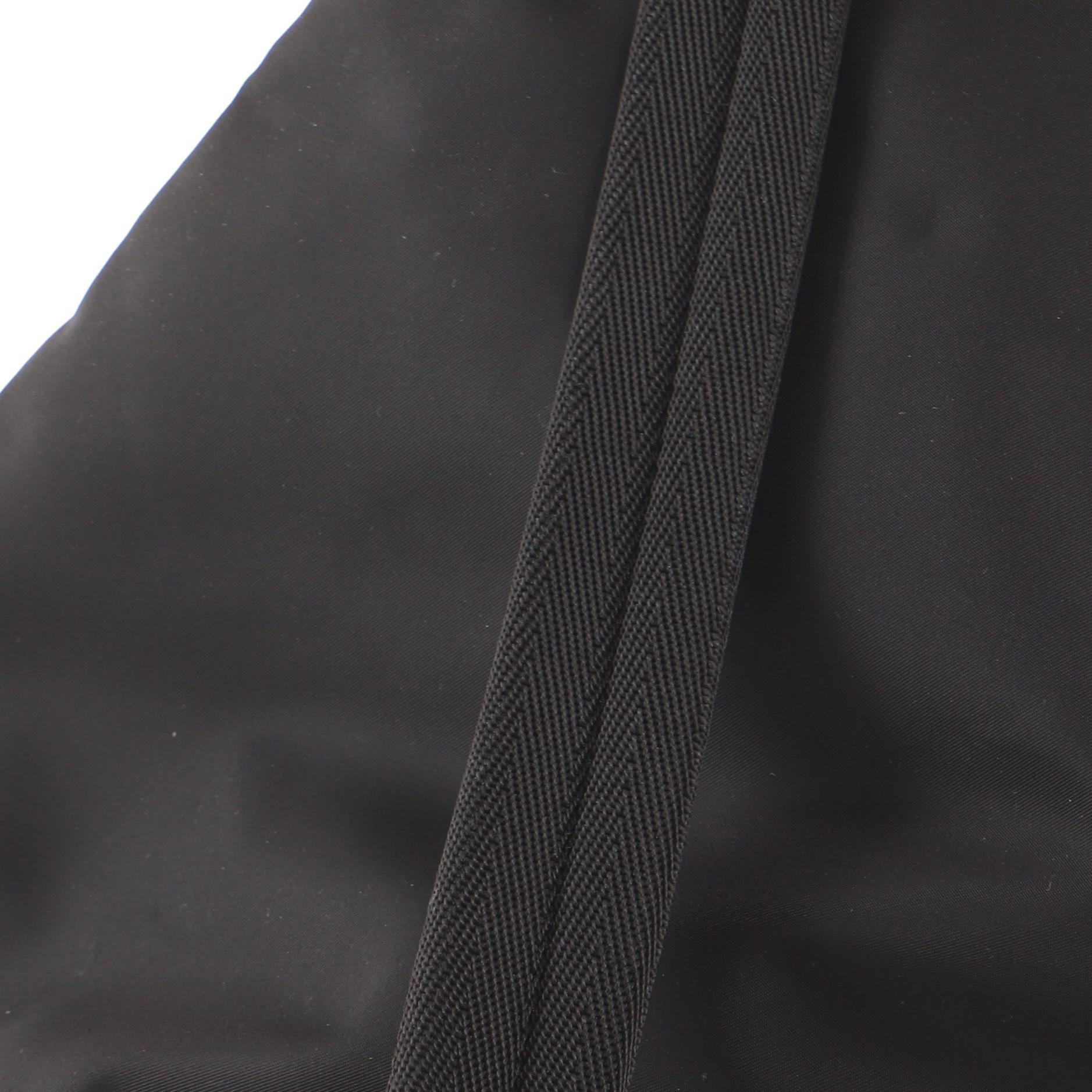 Prada Logo Patch Front Messenger Bag Tessuto Medium mit Reißverschluss 2