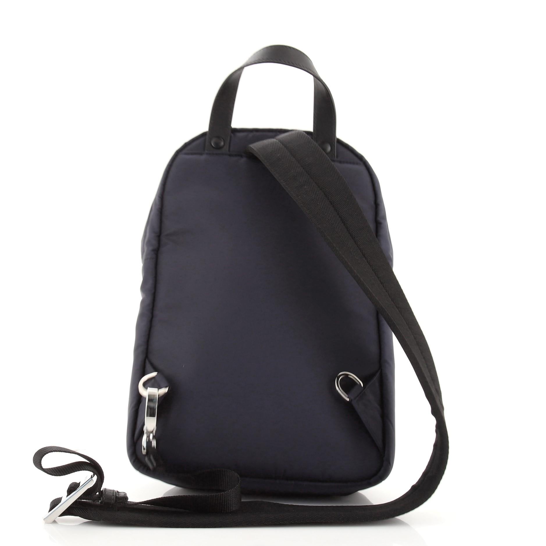 Prada Logo Patch Sling Bag Tessuto mit Gummi (Schwarz)
