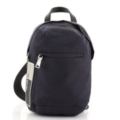 Prada Logo Patch Sling Bag Tessuto mit Gummi