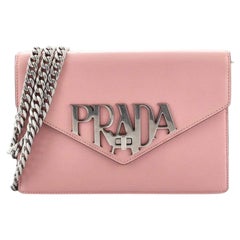Prada Logo Turnlock Umhängetasche aus Leder mit Umhängetasche