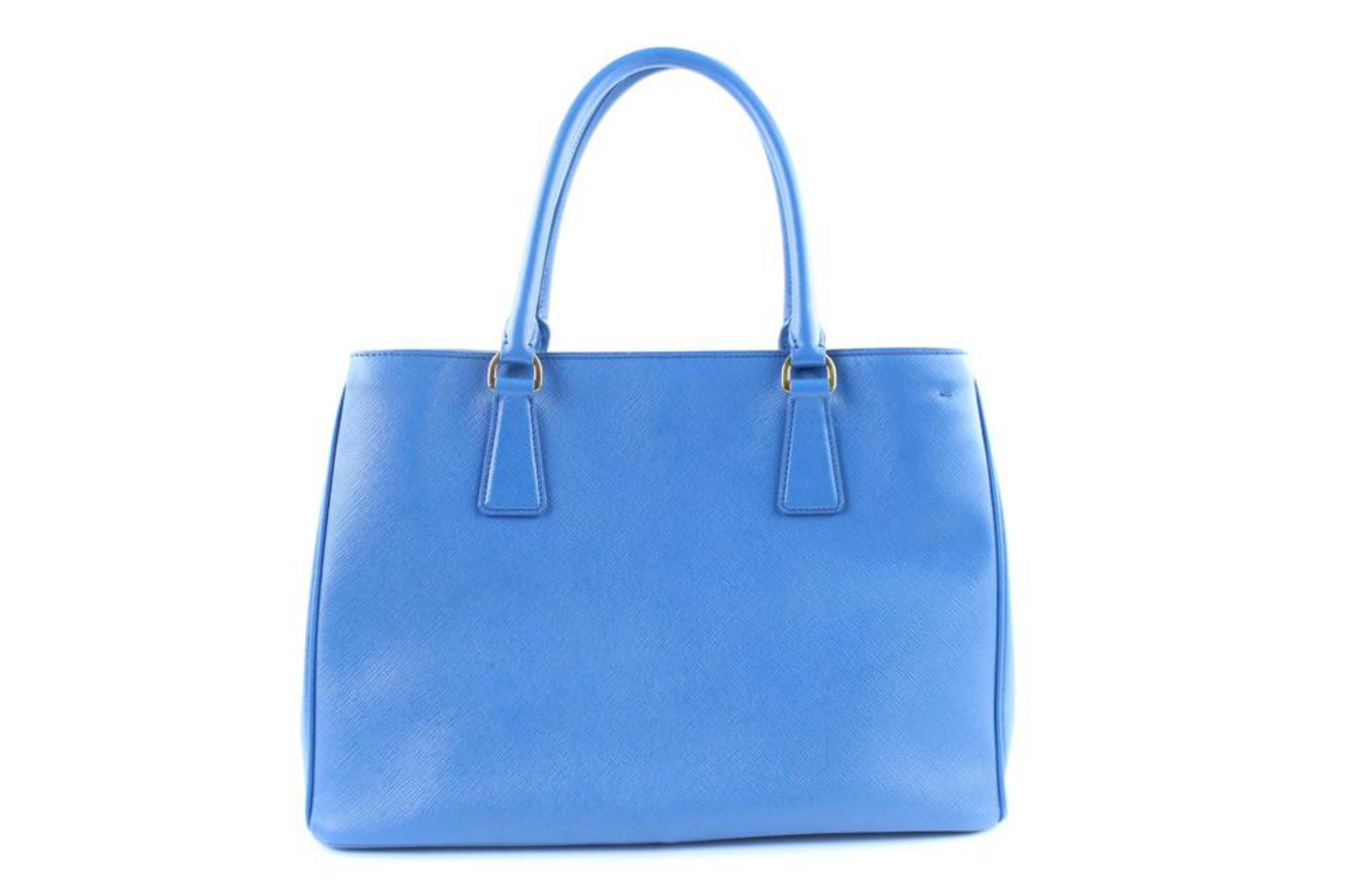 Prada Lux Saffiano 2way 2pr1205 Blue Patent Leather Tote In Excellent Condition For Sale In Forest Hills, NY