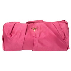 Prada Magenta Satin plissierte Raso Clutch
