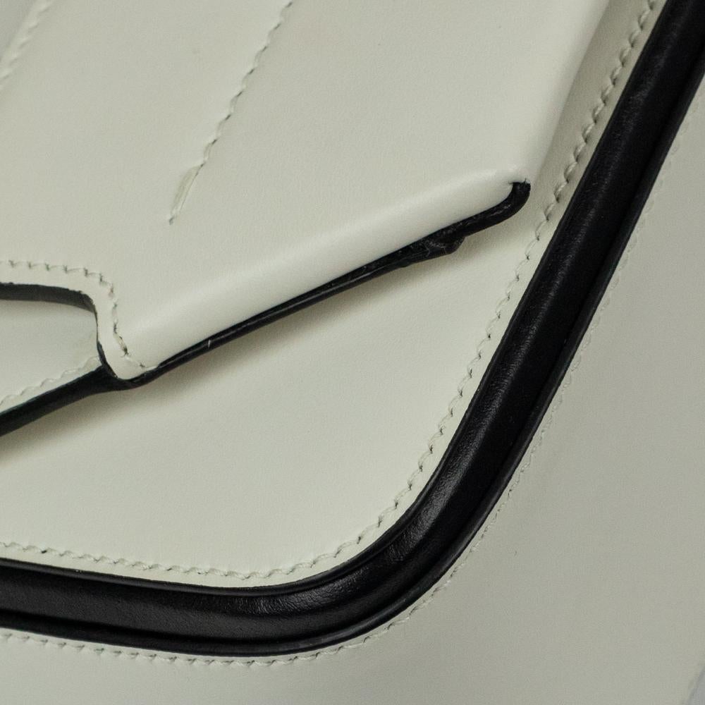 PRADA Manuelle Shoulder bag in White Leather 4