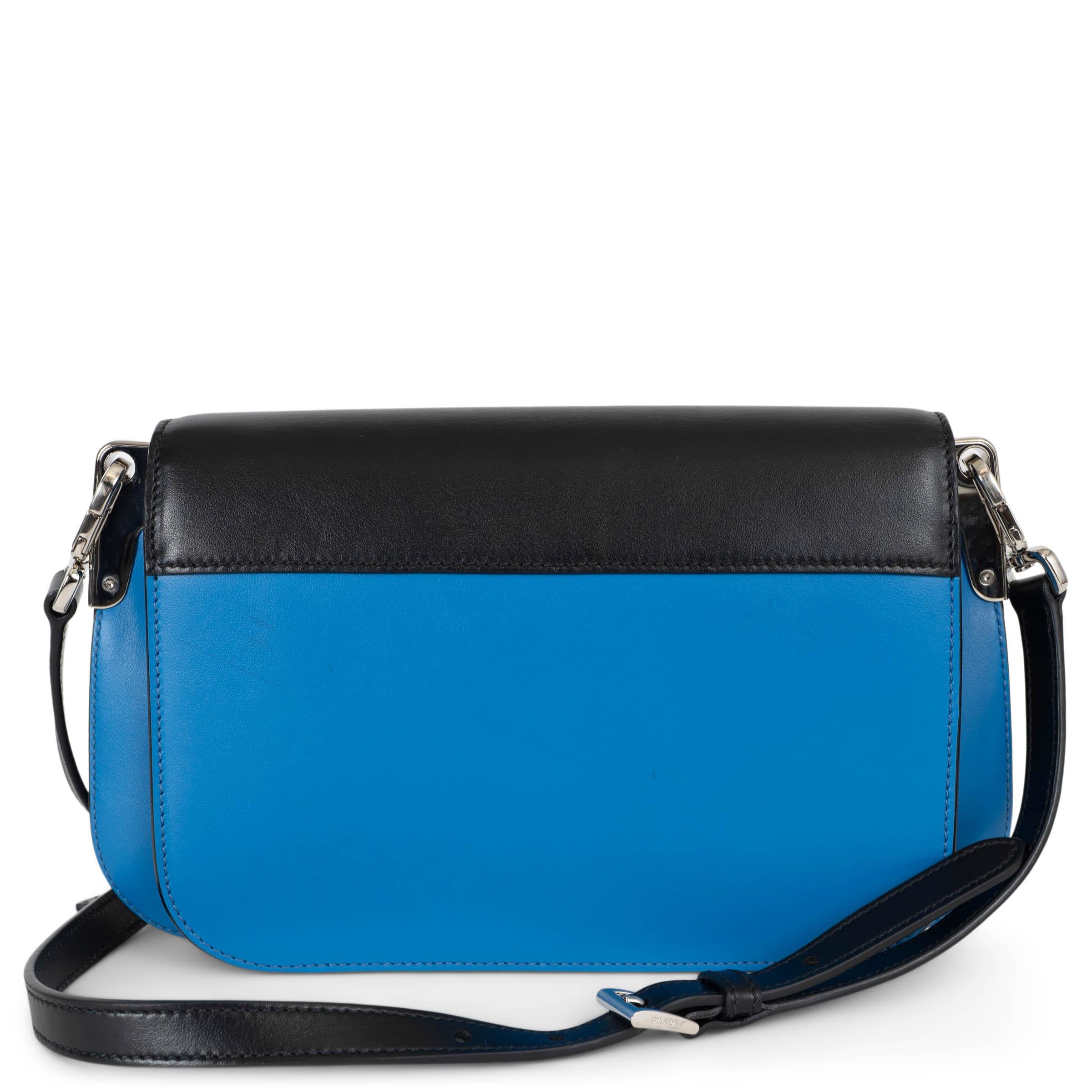 Bleu PRADA Marea bleu et noir Sac à bandoulière en cuir de veau City 2019 SYBILLE en vente