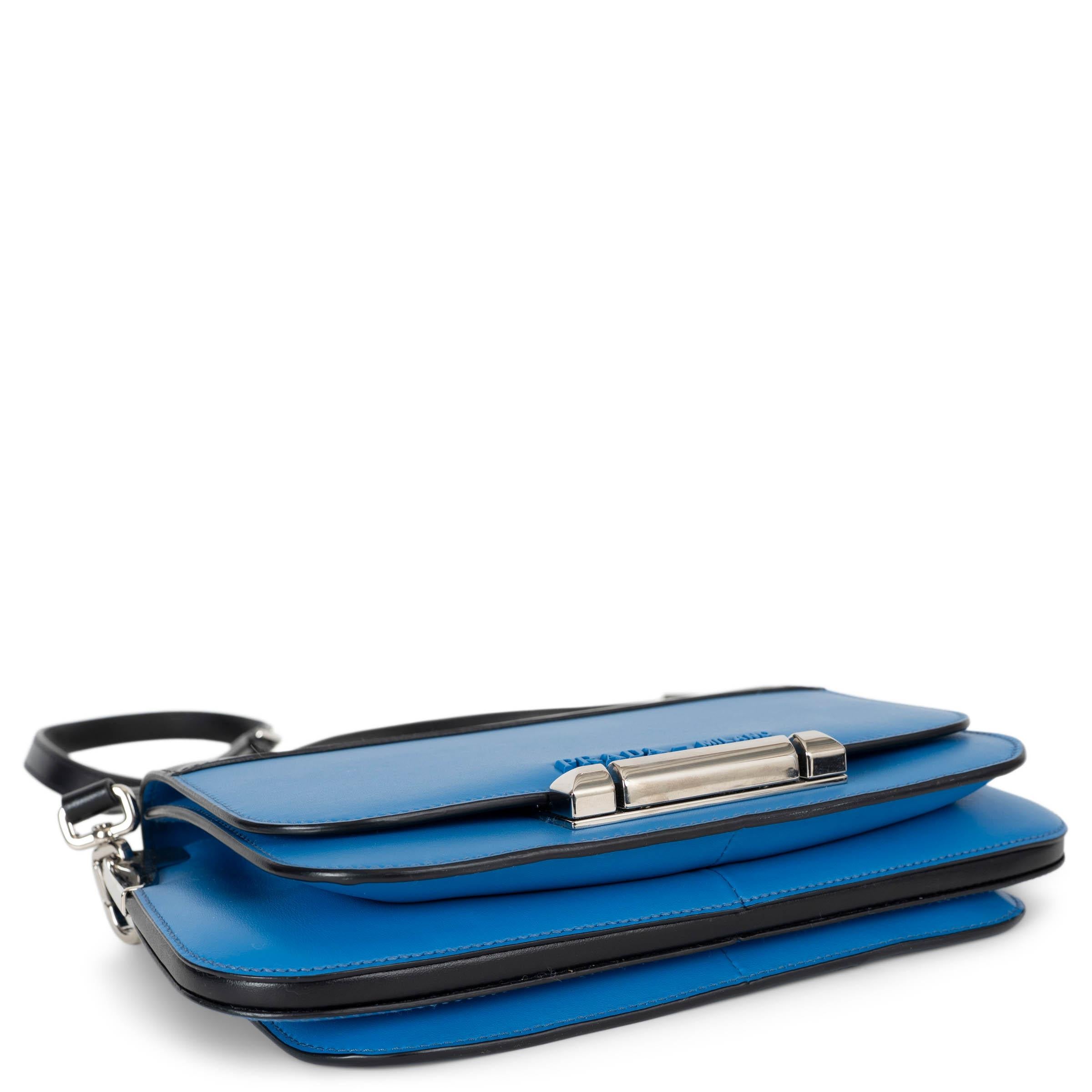 PRADA Marea bleu et noir Sac à bandoulière en cuir de veau City 2019 SYBILLE Excellent état - En vente à Zürich, CH