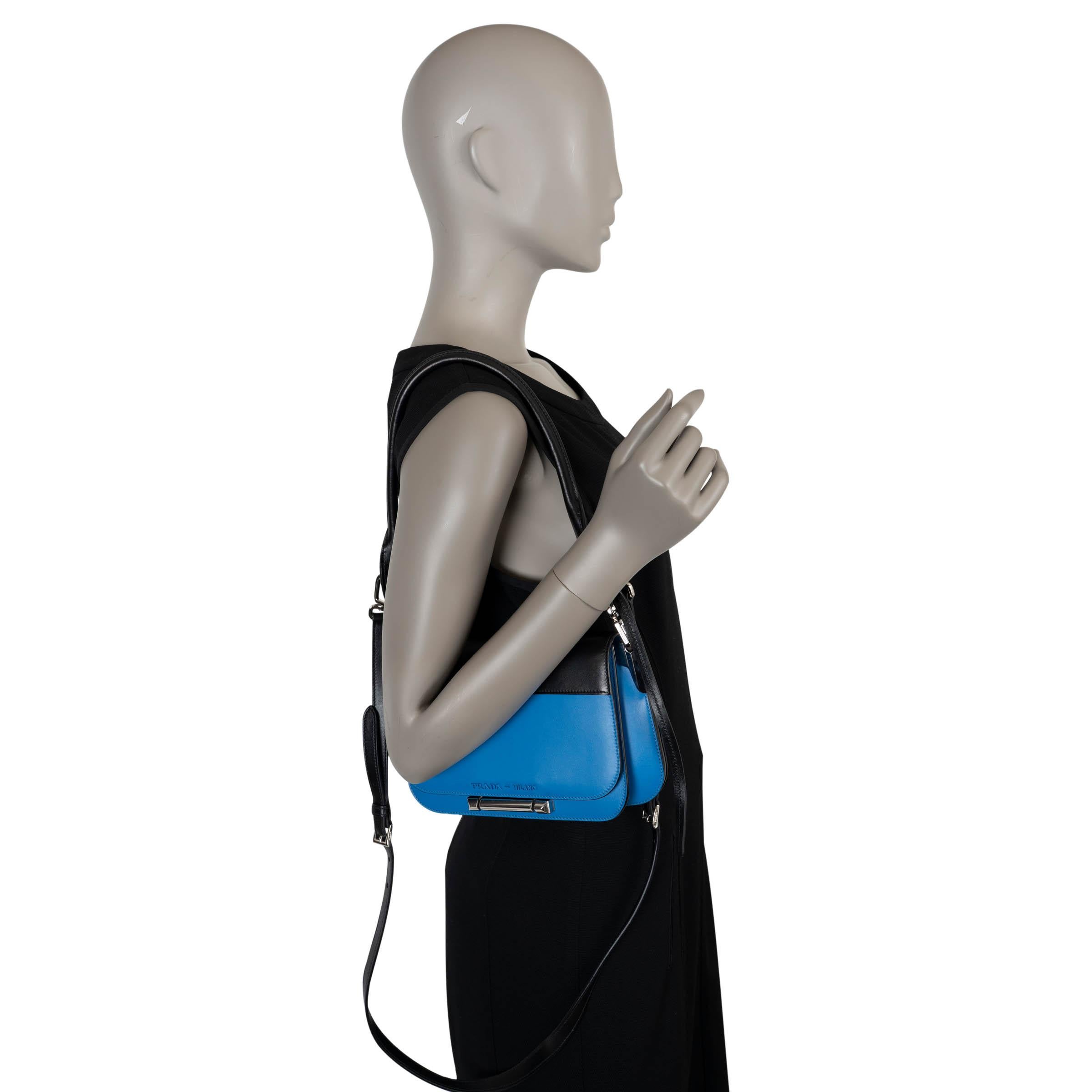 PRADA Marea bleu et noir Sac à bandoulière en cuir de veau City 2019 SYBILLE en vente 2