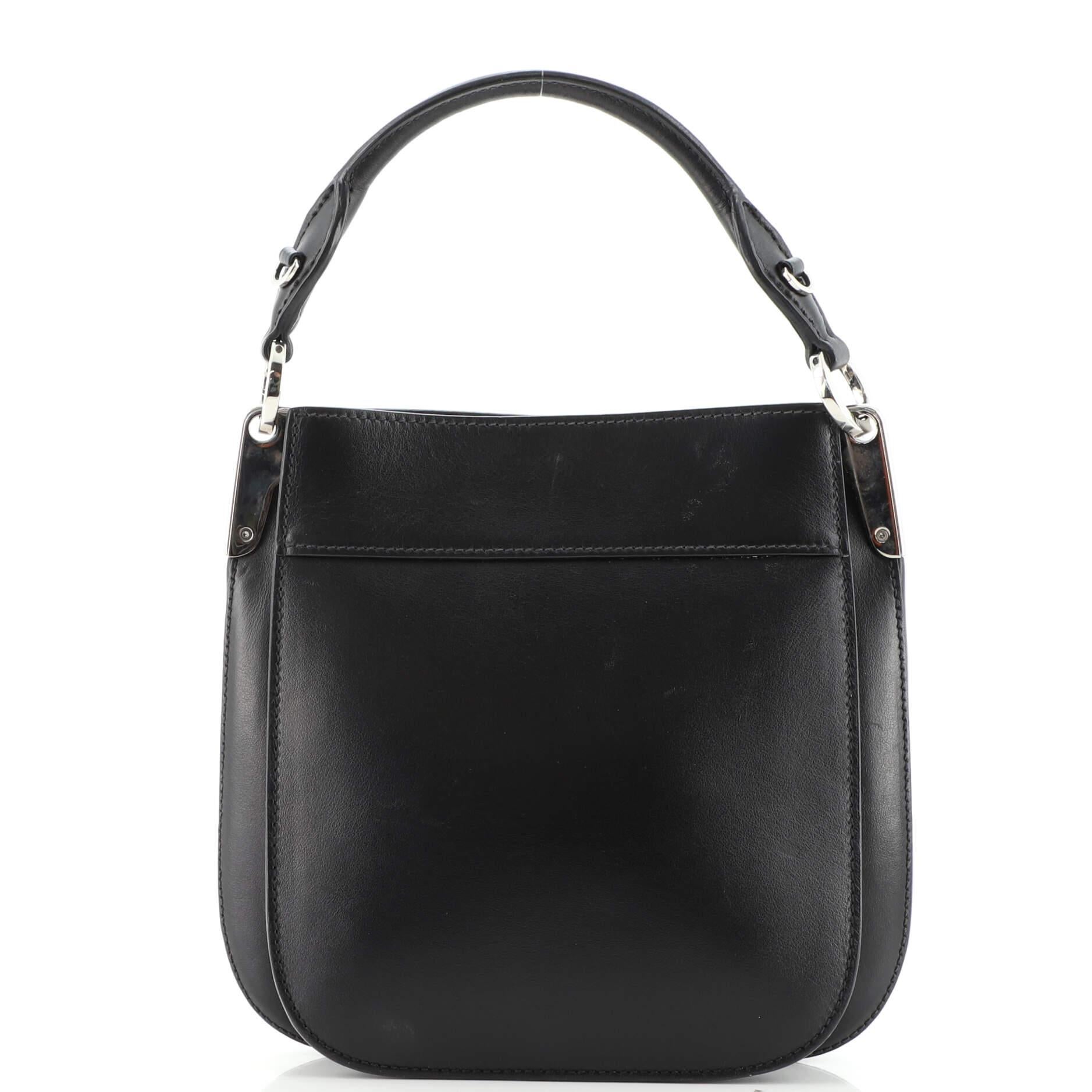 Prada Margit Hobo-Ledertasche im Zustand „Relativ gut“ in NY, NY