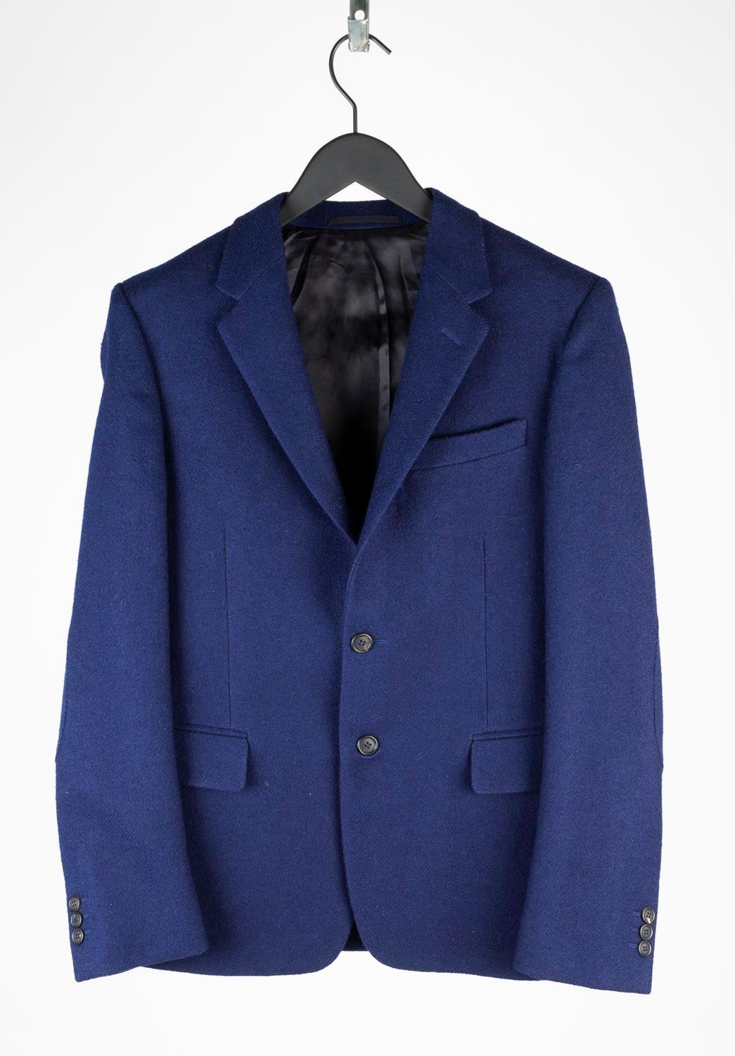 100% genuine Prada Men’s Jacket, S625
Color: blue
(An actual color may a bit vary due to individual computer screen interpretation)
Material: 80% wool, 20% mohair
Tag size: ITA 50 (Medium)
This jacket is great quality item. Rate 10 of 10, new