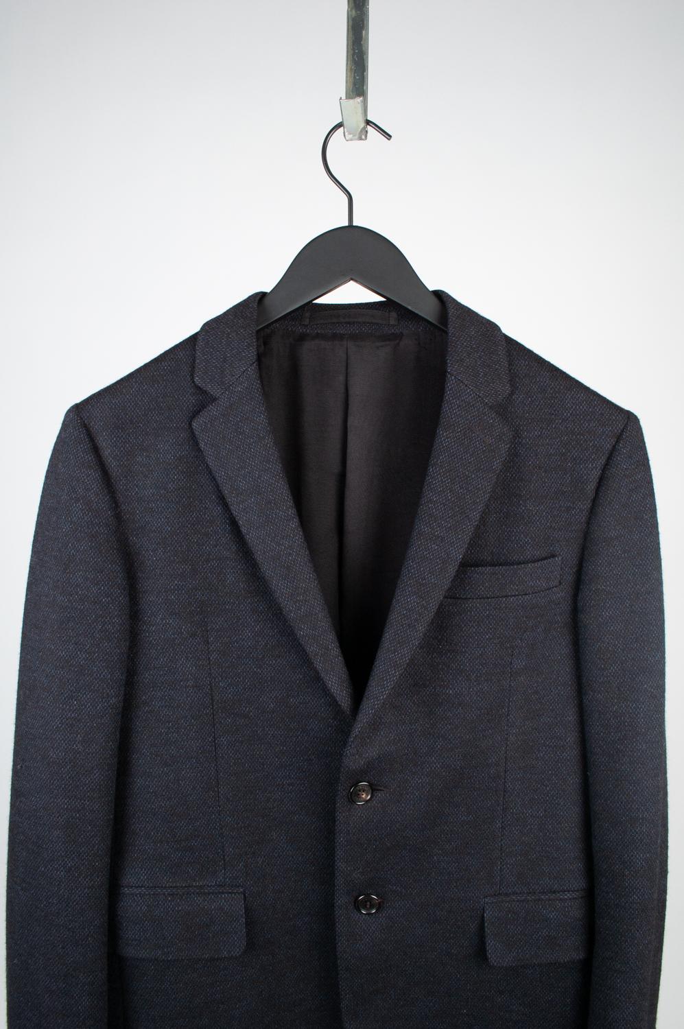 100% genuine Prada Men Blazer, S624
Color: blue/black
(An actual color may a bit vary due to individual computer screen interpretation)
Material: 65% wool, 35% cotton
Tag size: ITA 48 (Medium)
This jacket is great quality item. Rate 9 of 10,