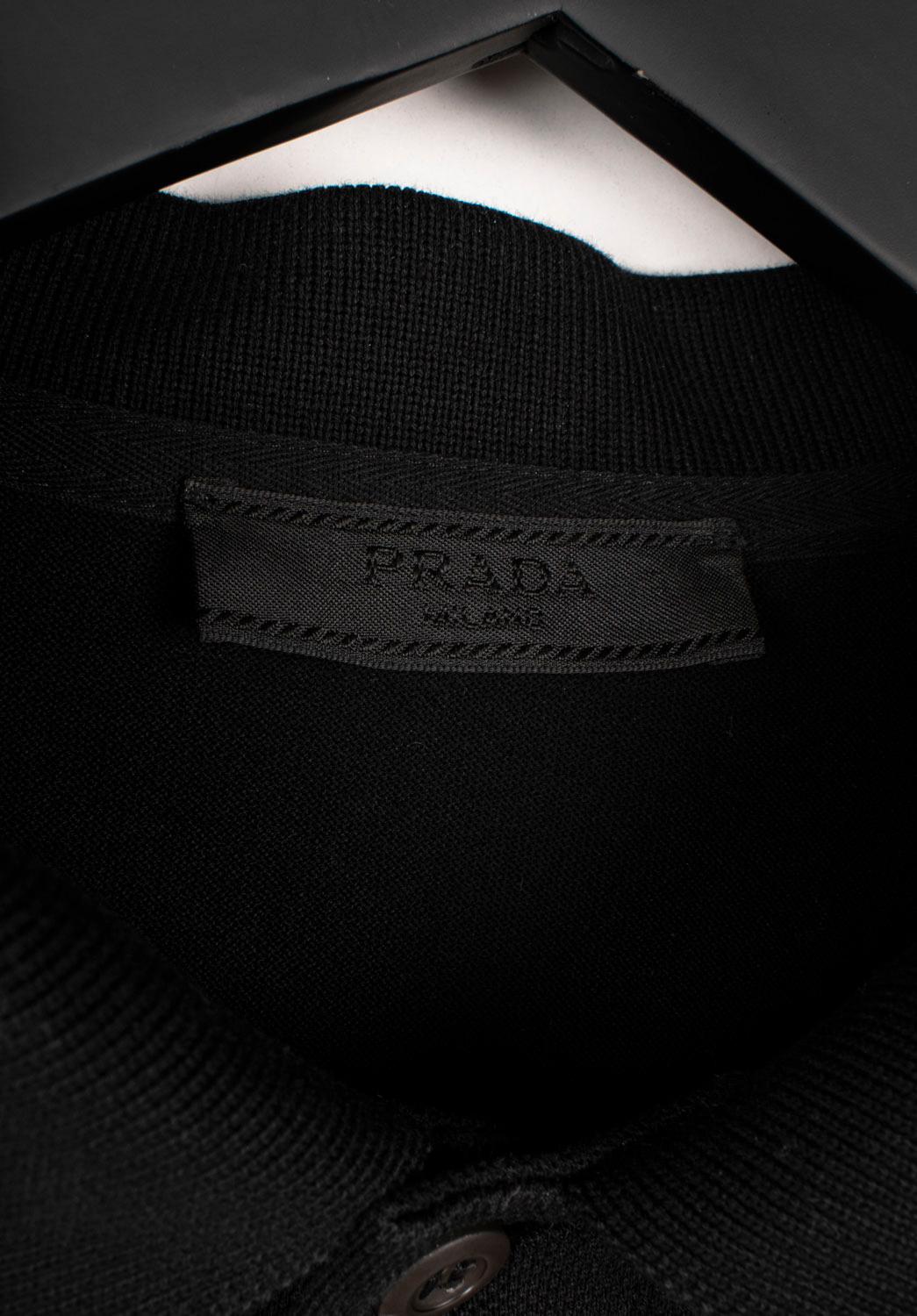 Prada Herren Polo T Shirt Brust Logo Größe M, S1488 im Angebot 1