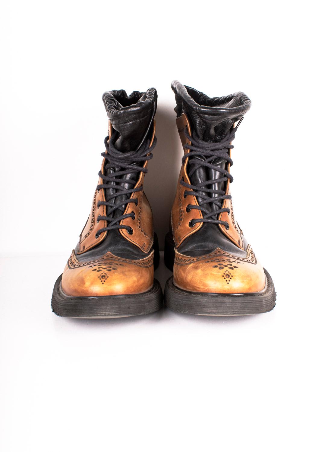 Check my other listings. Have many more designer clothes for sale. Open to any offers.
Item for sale is 100% genuine Prada Boots Men Shoes, PE5
Color: brown
(An actual color may a bit vary due to individual computer screen interpretation)
Material: