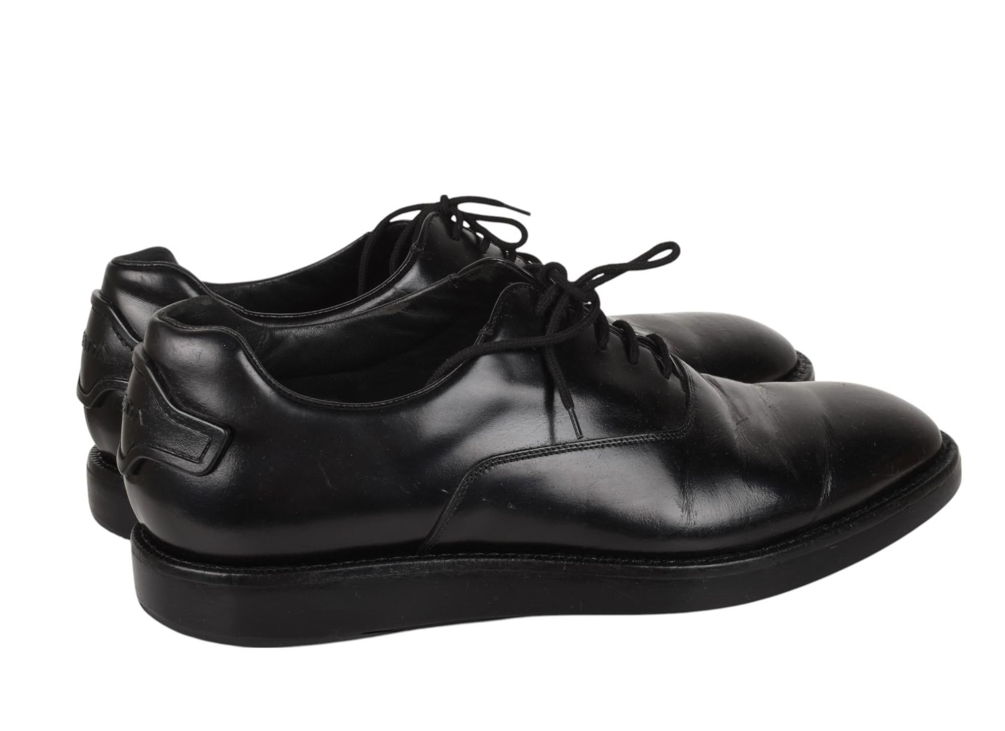Prada Männer Schuhe Derbies mit Staubbeutel Größe US9/EUR43, UK8, S1462 (Schwarz) im Angebot