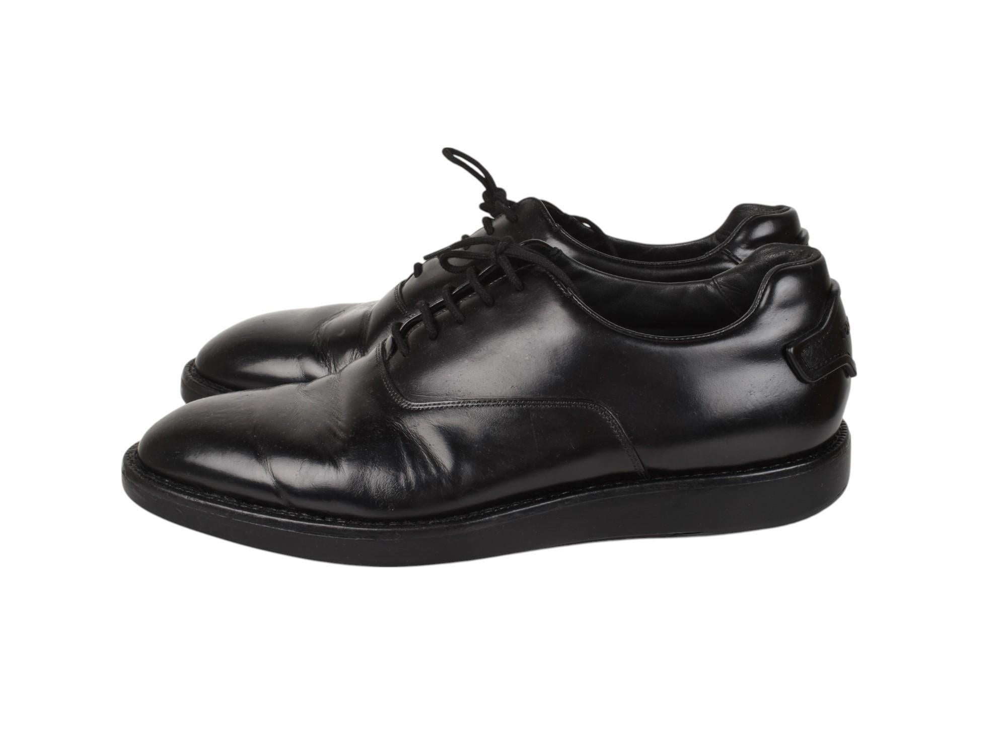 Prada Männer Schuhe Derbies mit Staubbeutel Größe US9/EUR43, UK8, S1462 im Angebot