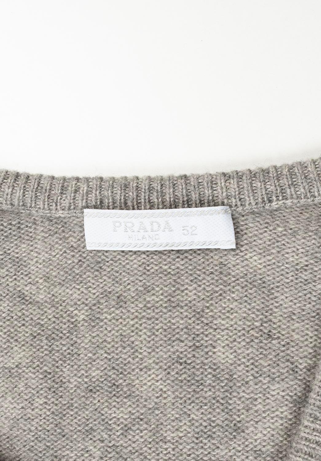 Prada Men Sweater Cashmere V Neck Size ITA52 (L), S687 For Sale 2