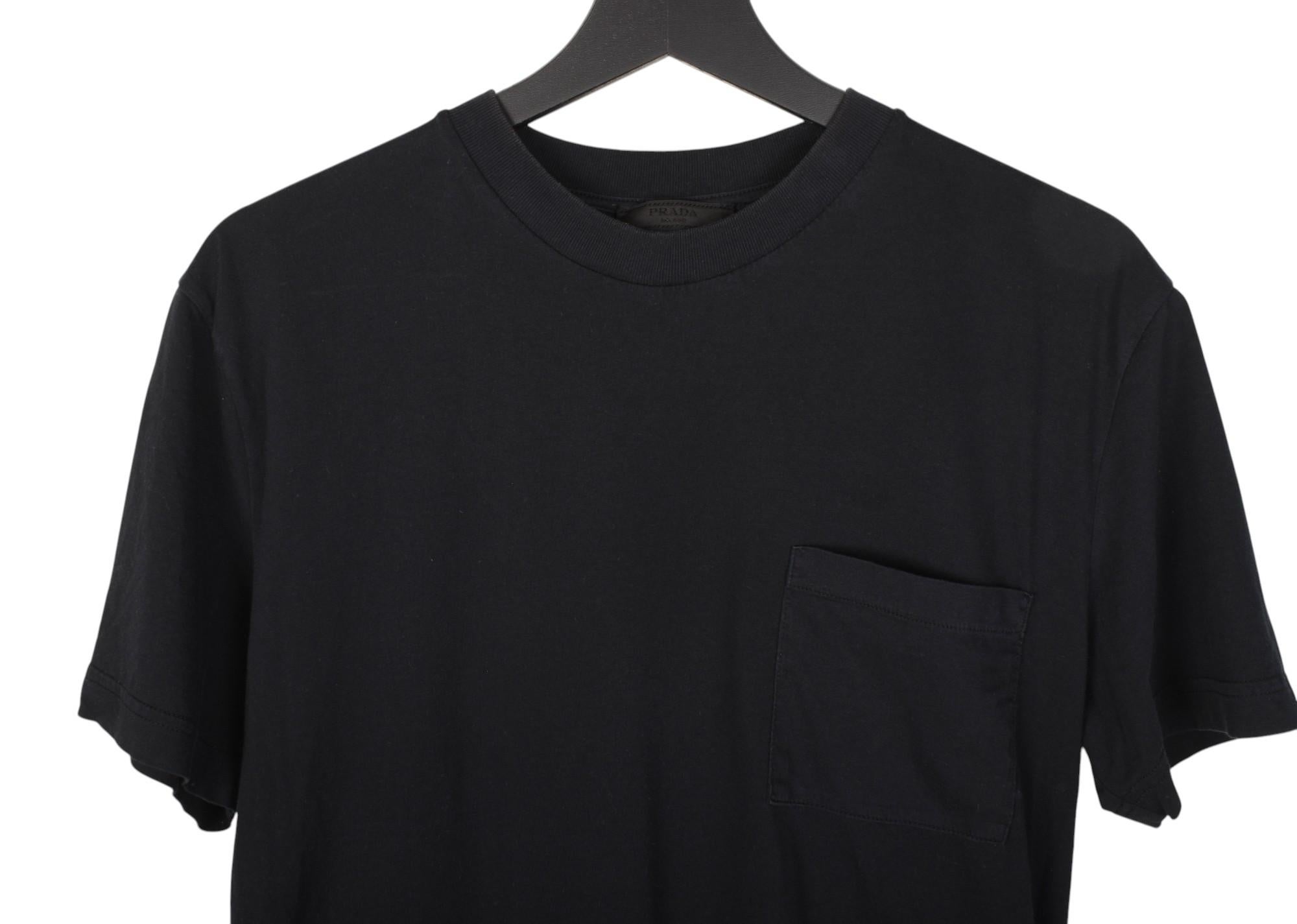 Controlla le mie altre inserzioni. Ho molti altri abiti firmati in vendita. Aperto a qualsiasi offerta.
L'articolo in vendita è 100% autentico Prada con logo sul retro, DU5
Colore: nero
(Il colore effettivo può variare leggermente a causa