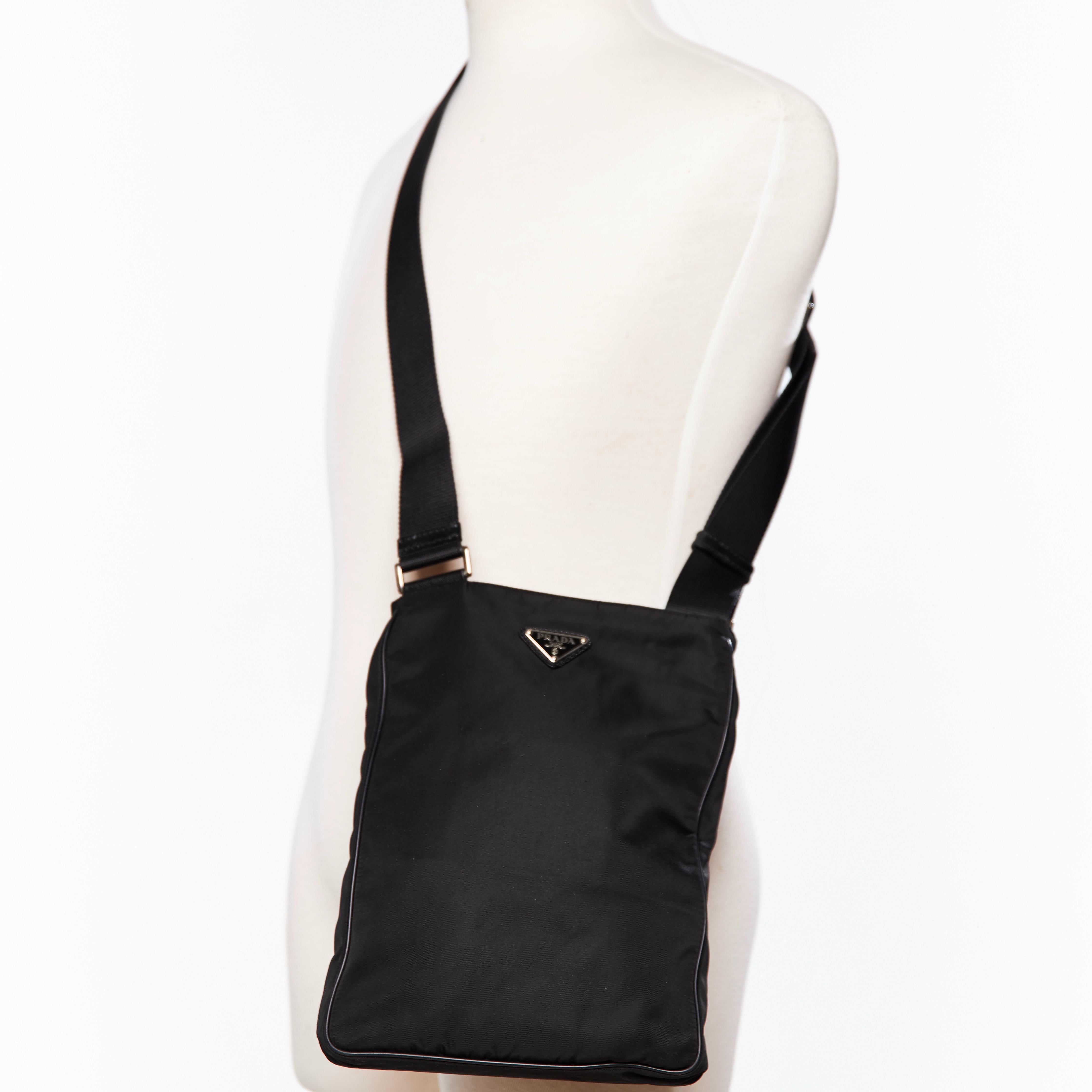 Prada Mens Double Pocket Black Nylon Crossbody Bag In Good Condition For Sale In Montreal, Quebec