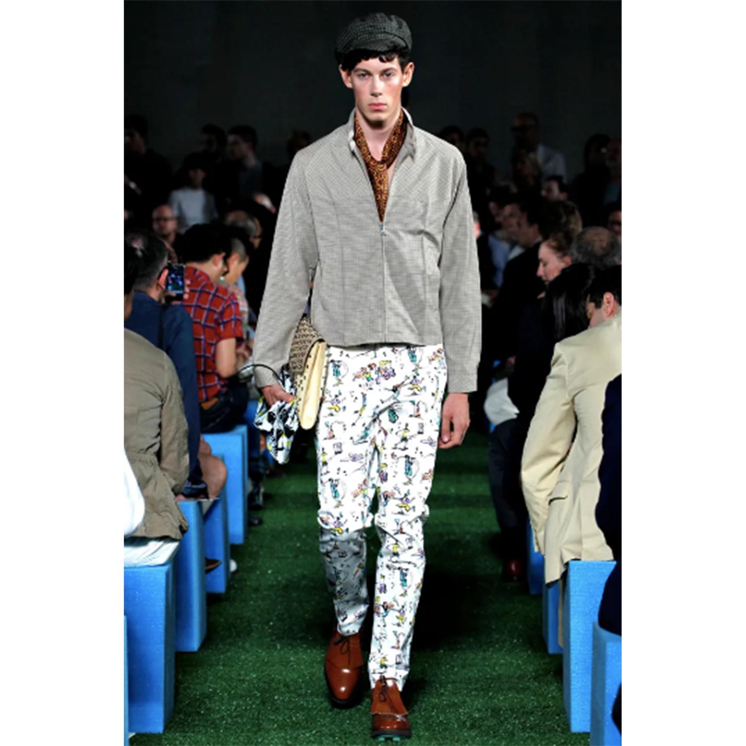 Prada Mens Golf Print White Cotton Shorts Size 52 S/S 2012  In Excellent Condition In Berlin, DE
