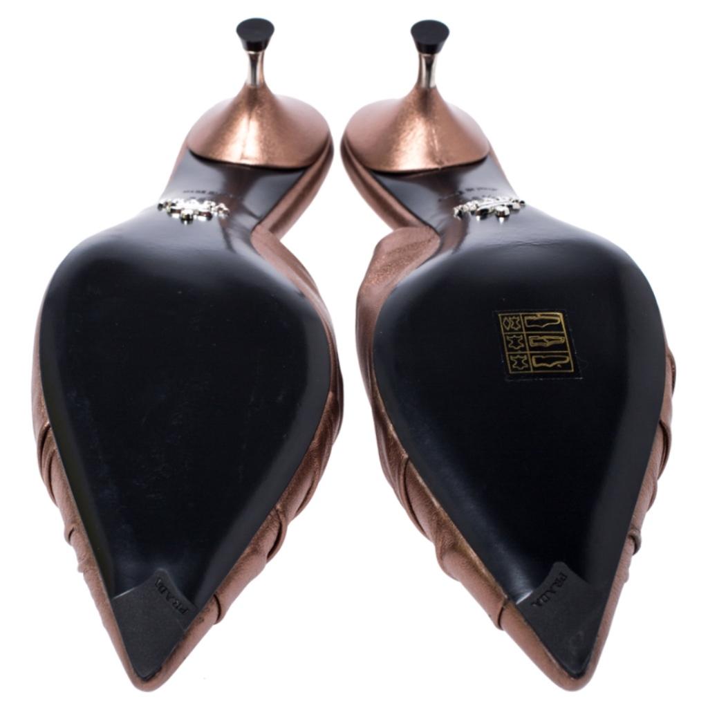 Prada Metallic Bronze Leather Kitten Heel Twist Mule Sandals 38.5 In New Condition In Dubai, Al Qouz 2