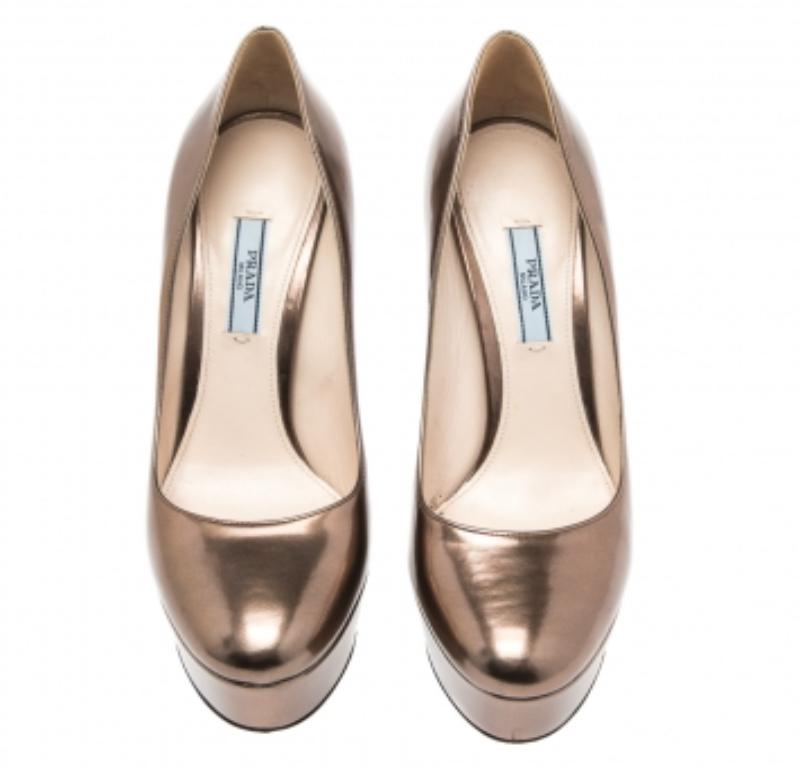 Prada Metallic Bronze Leather Platform Pumps Size 38.5 In Fair Condition In Dubai, Al Qouz 2