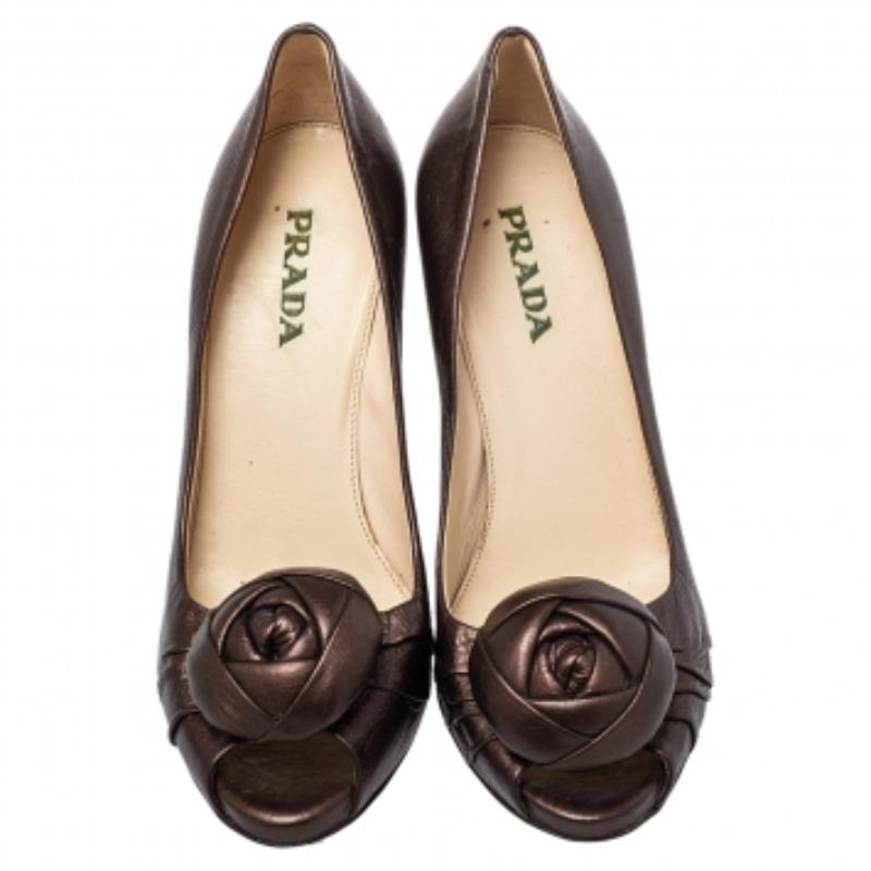 Black Prada Metallic Brown Leather Rose Pumps Size 38 For Sale