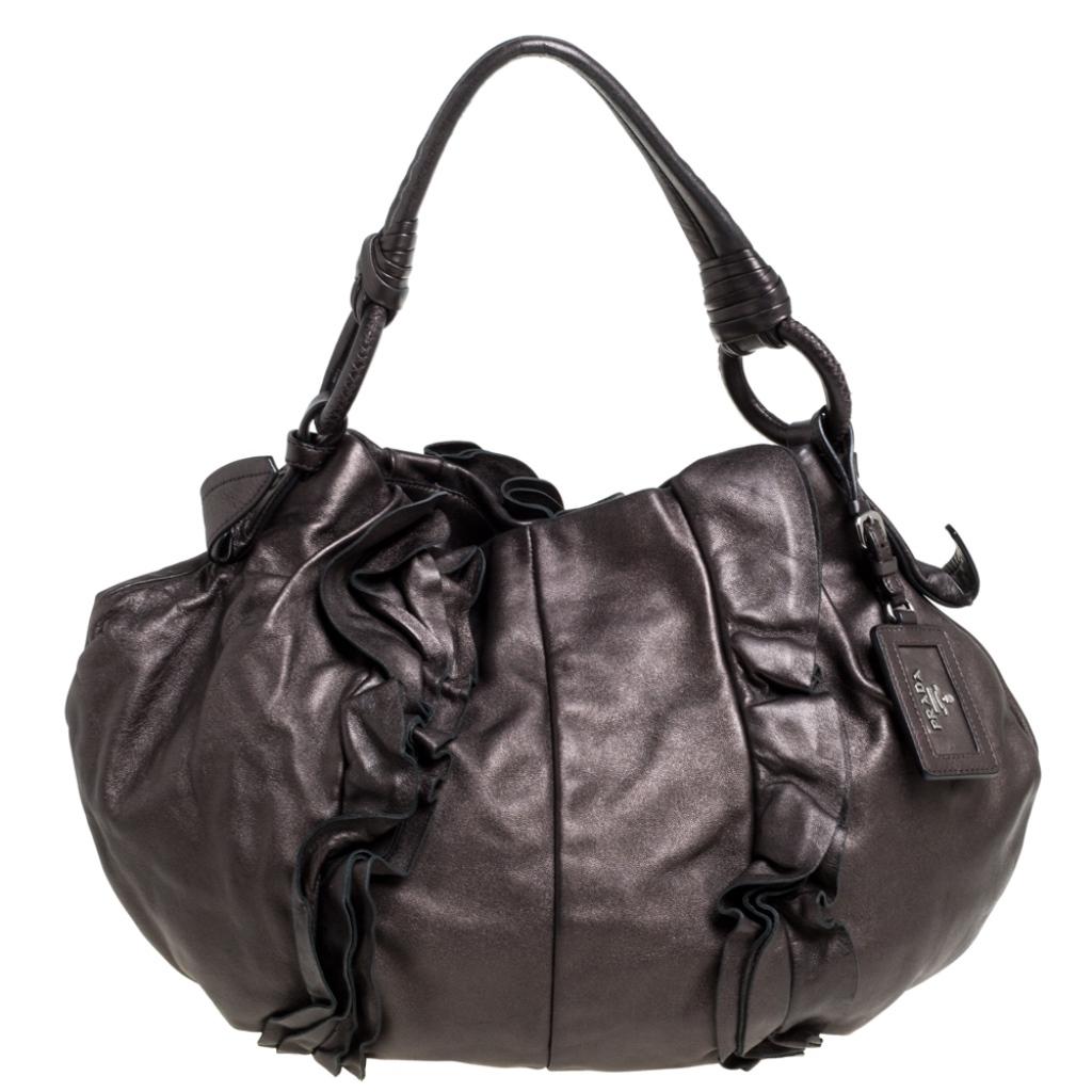 Fall in love almost instantly with this excellent hobo from Prada. Designed with good quality leather, you will find this bag a flawless companion for all your needs. It features ruffled details on the exterior and the capacious nylon interior