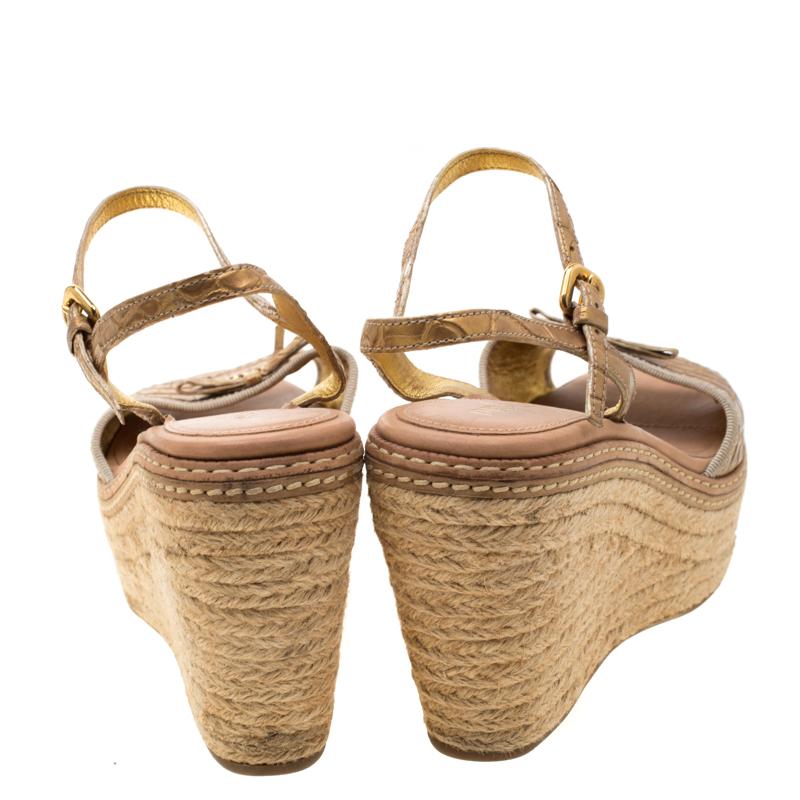 Prada Metallic Gold Croc Embossed Leather Espadrille Wedge Ankle Strap Sandals S In Good Condition In Dubai, Al Qouz 2