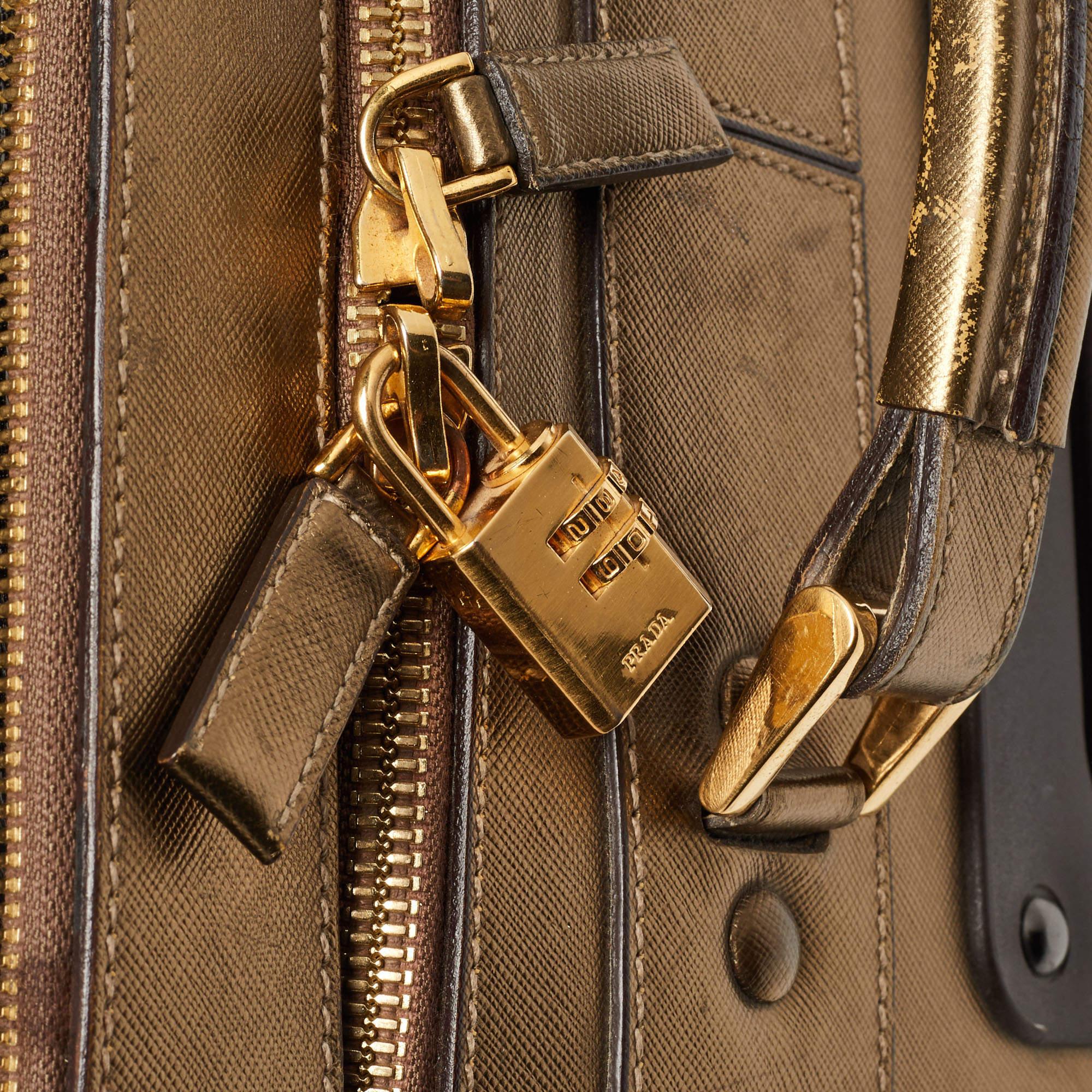 Prada Metallic Gold Saffiano Leather Travel Rolling Trolley Luggage (Bagages à roulettes en cuir métallisé) en vente 13