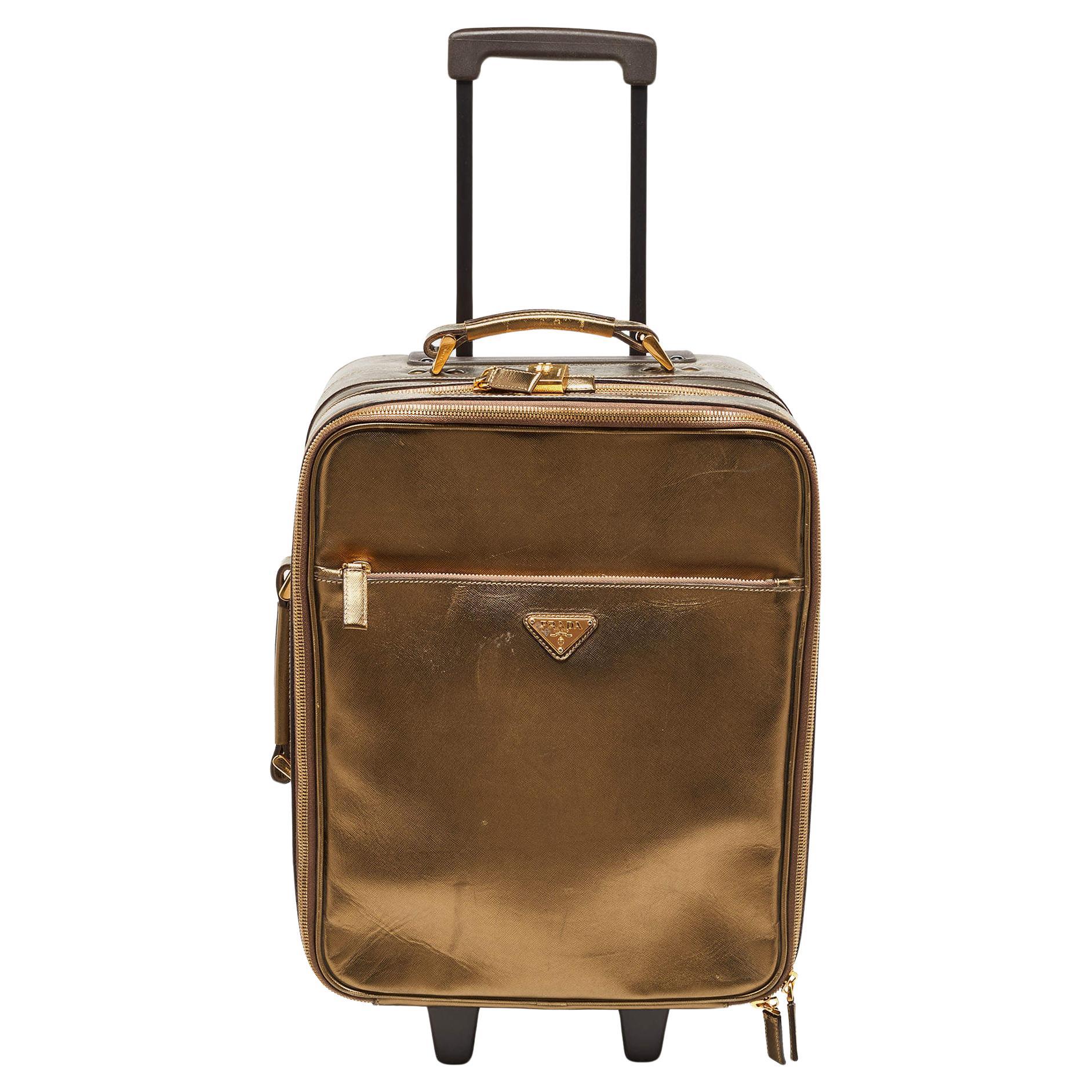 Prada Metallic Gold Saffiano Leather Travel Rolling Trolley Luggage (Bagages à roulettes en cuir métallisé) en vente
